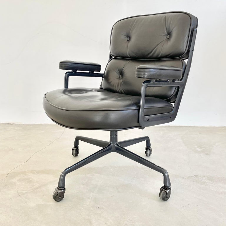 Eames Time Life Chair in Black Leather for Herman Miller, 1984 USA In Good Condition For Sale In Los Angeles, CA