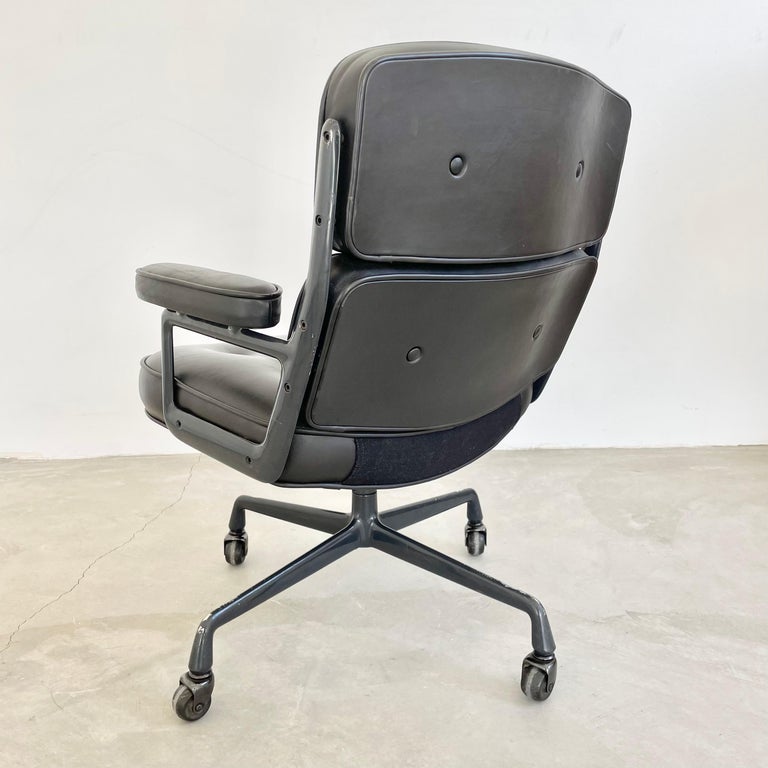 Aluminum Eames Time Life Chair in Black Leather for Herman Miller, 1984 USA For Sale