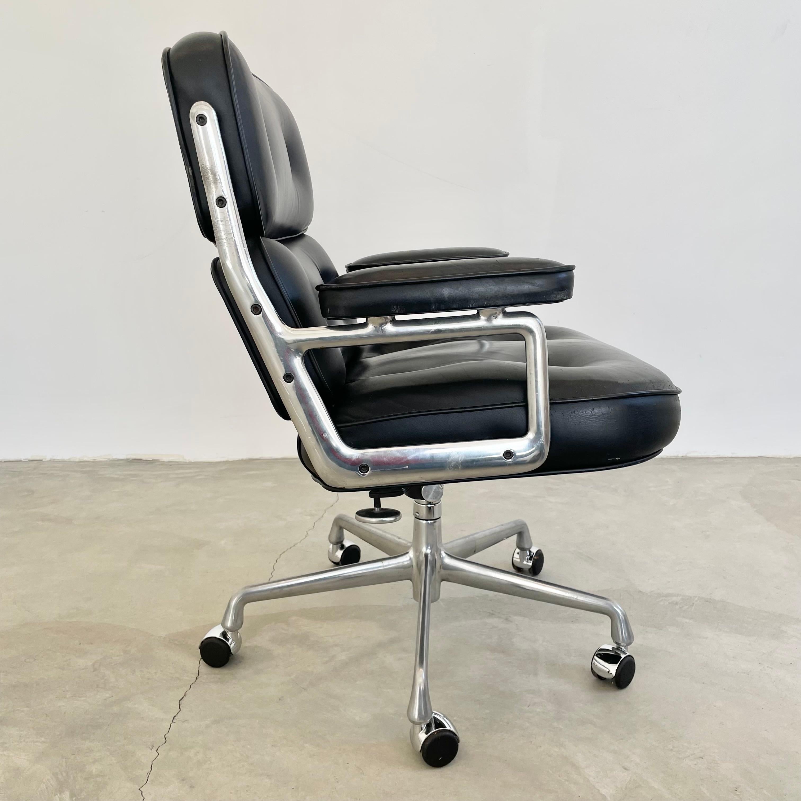 Eames Time Life Chair in Black Leather for Herman Miller, 2006 USA In Good Condition In Los Angeles, CA