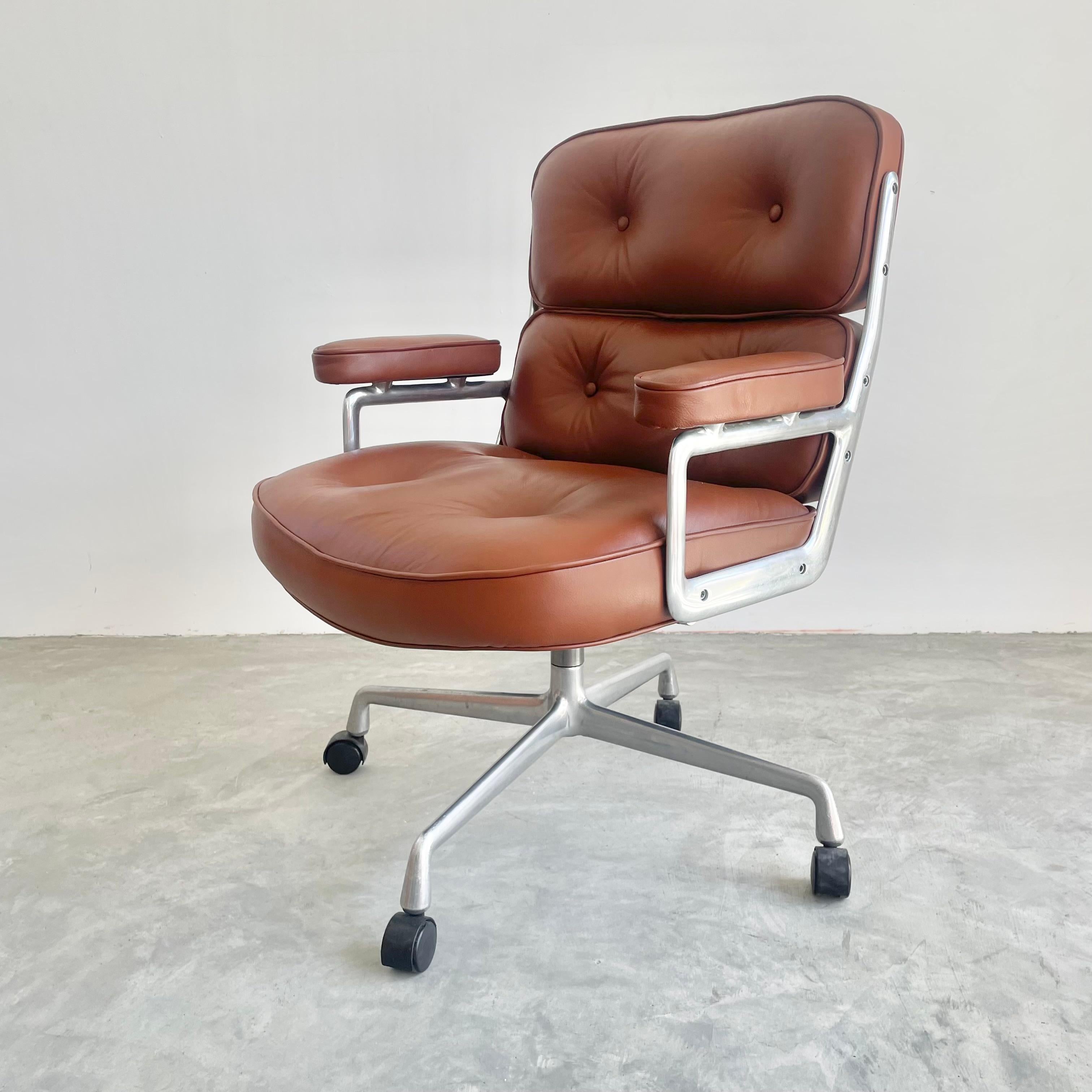 Eames Time Life Chair in Brown Leather for Herman Miller, 1984 USA For Sale 6