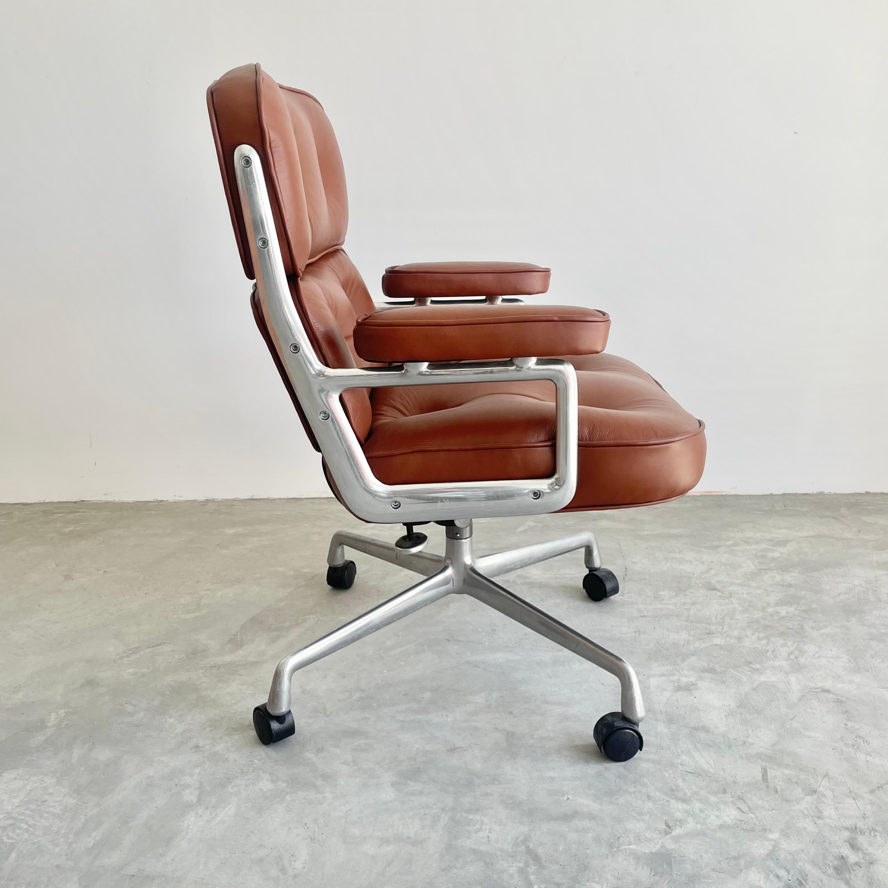 Eames Time Life Chair in Brown Leather for Herman Miller, 1984 USA In Good Condition For Sale In Los Angeles, CA