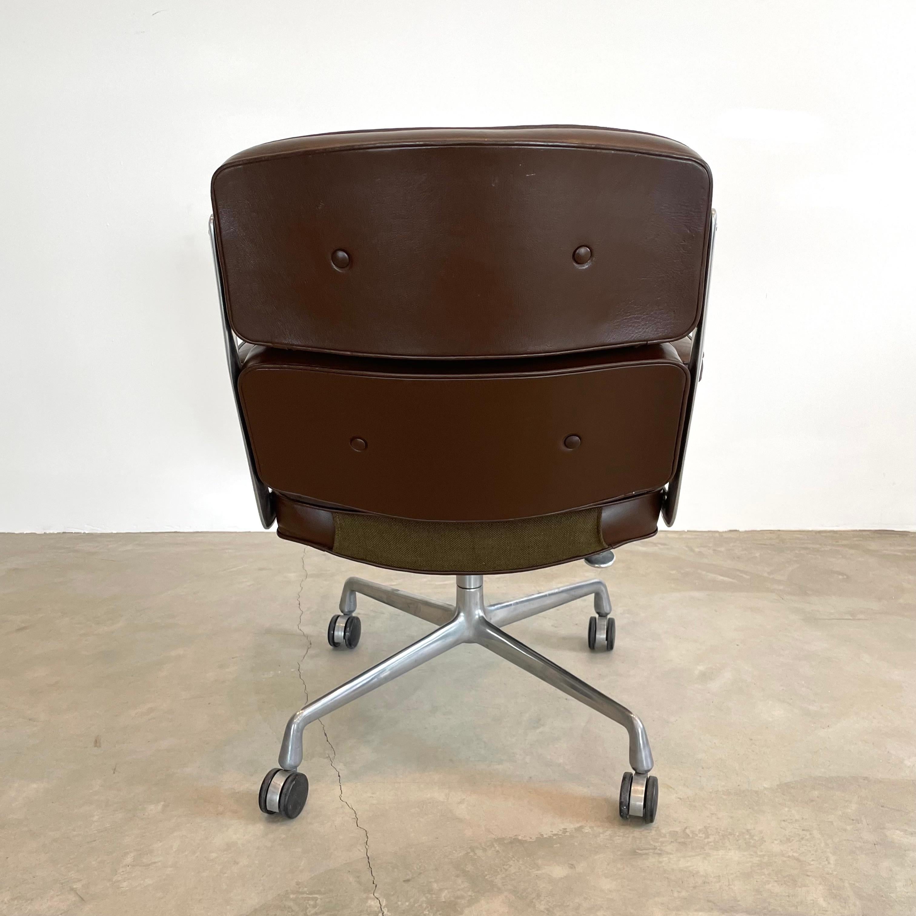 Eames Time Life Chair in Chocolate Leather for Herman Miller, 1978 USA In Good Condition For Sale In Los Angeles, CA