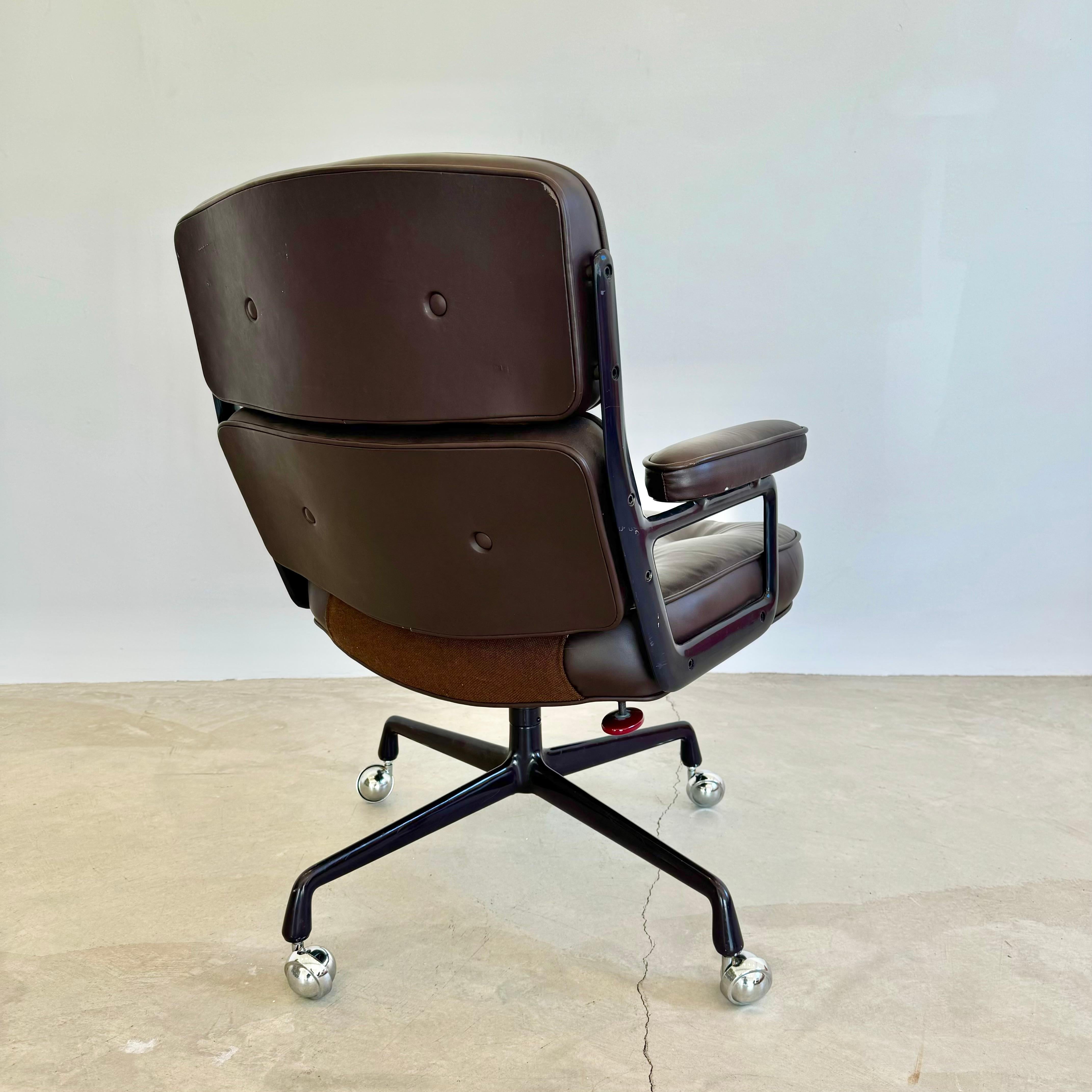 Eames Time Life Chair in Eggplant Leather for Herman Miller, 1985 USA For Sale 3