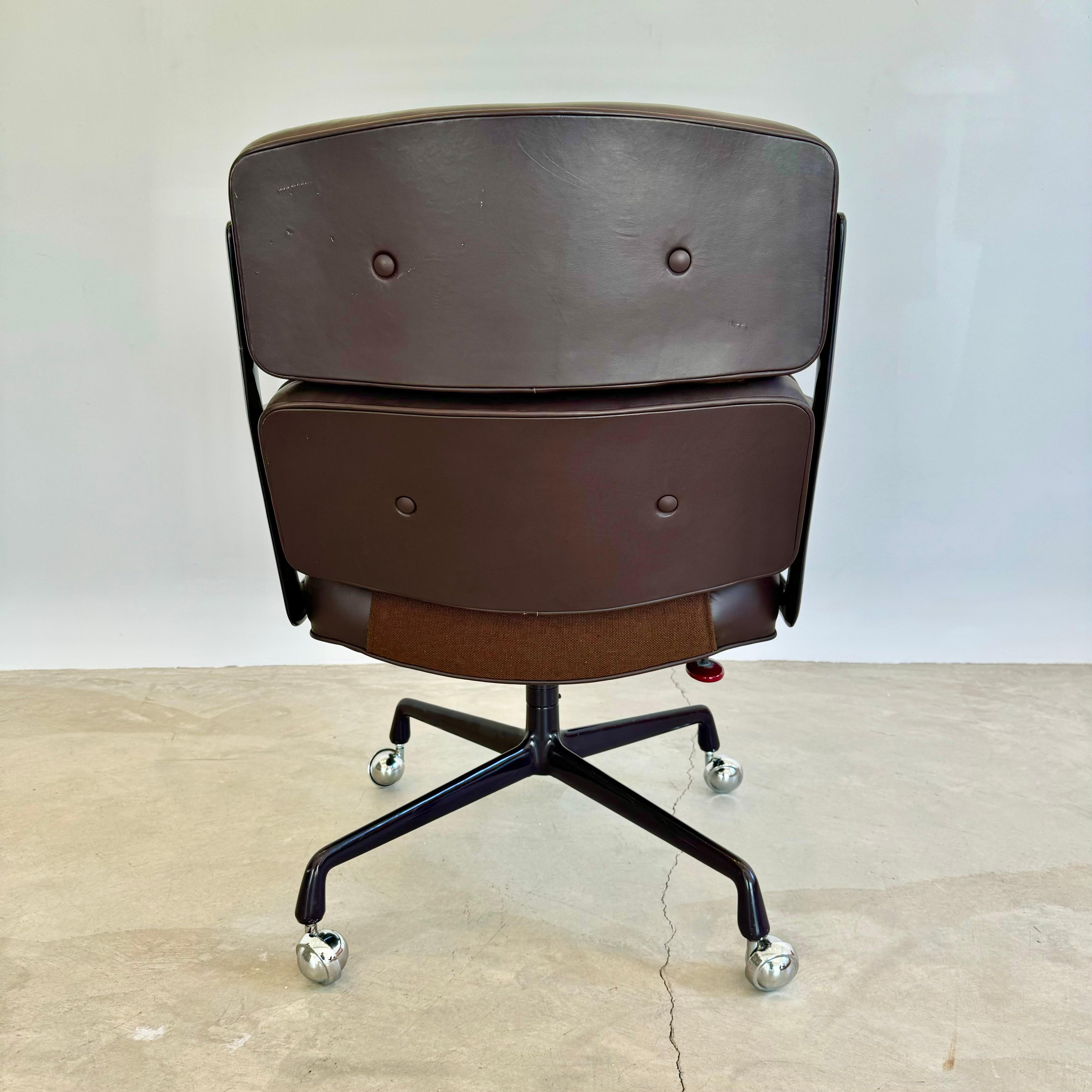 Eames Time Life Chair in Eggplant Leather for Herman Miller, 1985 USA For Sale 4
