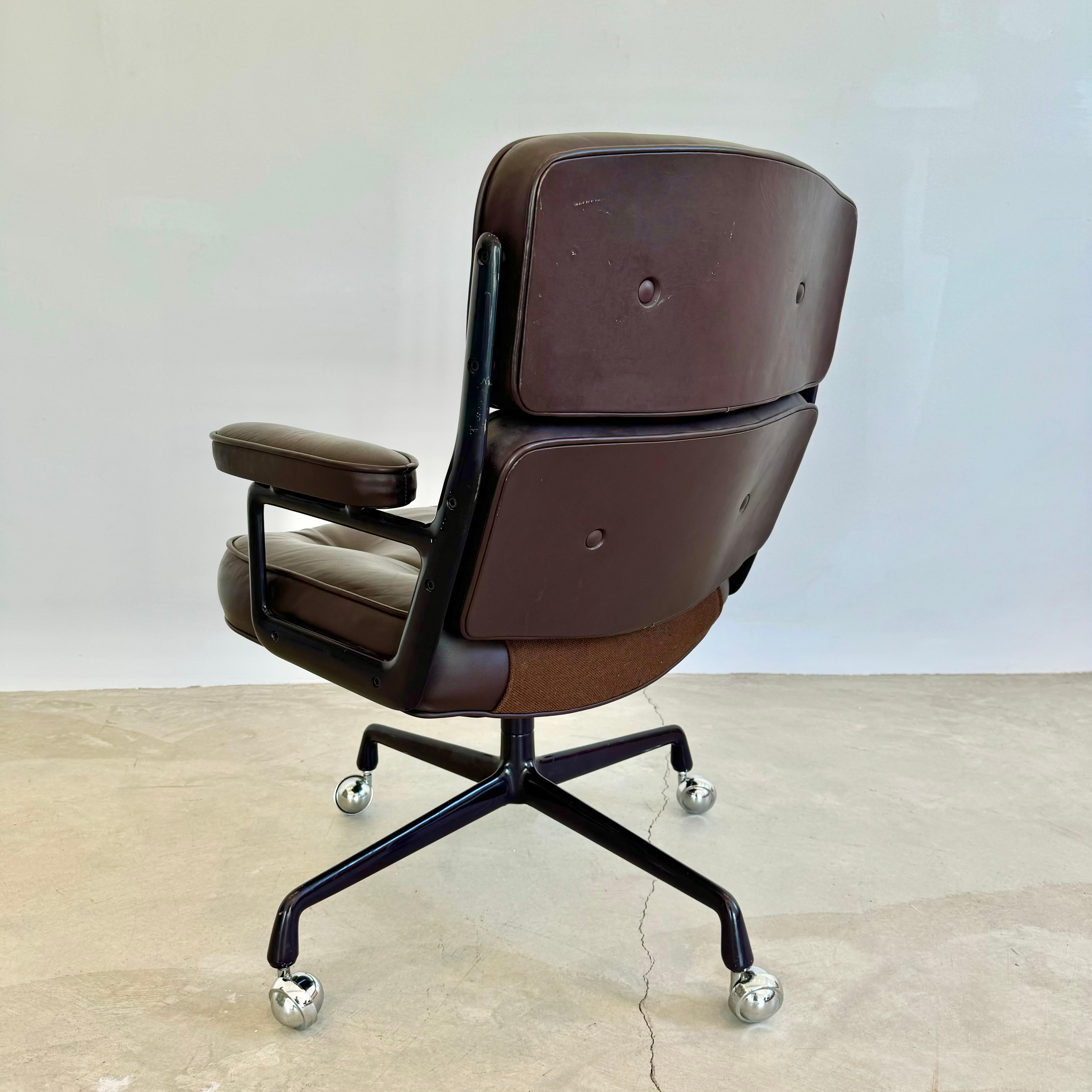 Eames Time Life Chair in Eggplant Leather for Herman Miller, 1985 USA For Sale 6
