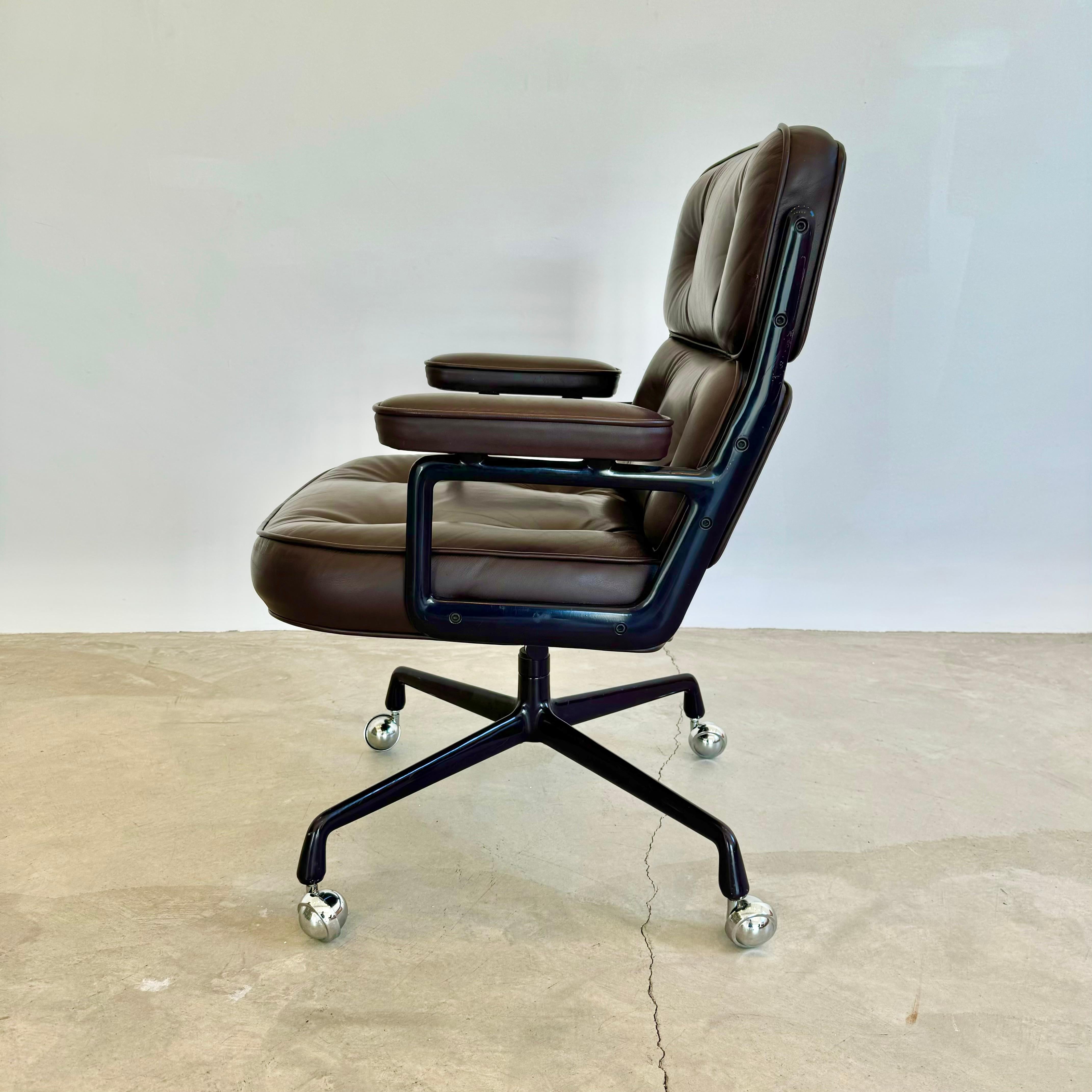 Eames Time Life Chair in Eggplant Leather for Herman Miller, 1985 USA For Sale 7