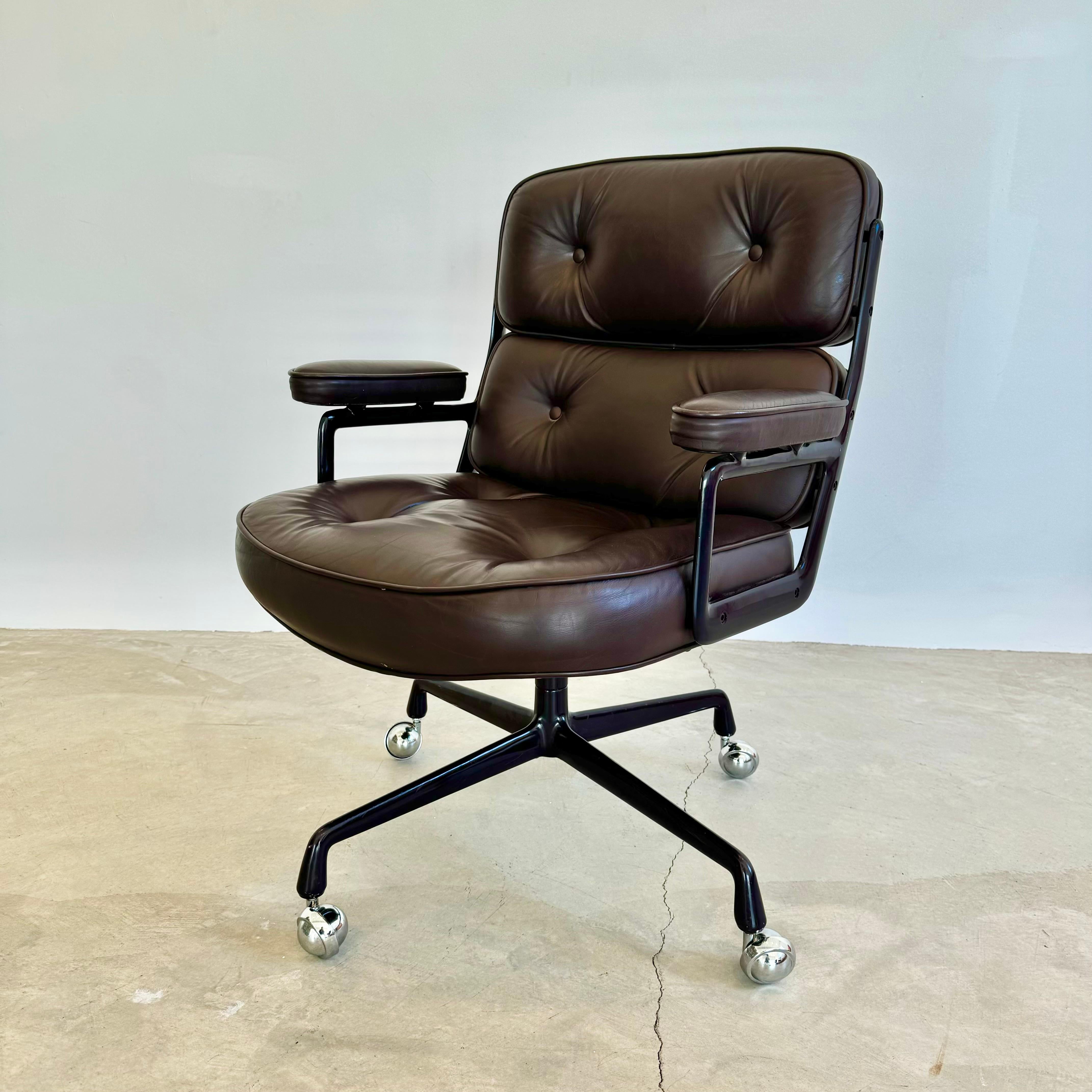 Eames Time Life Chair in Eggplant Leather for Herman Miller, 1985 USA For Sale 8