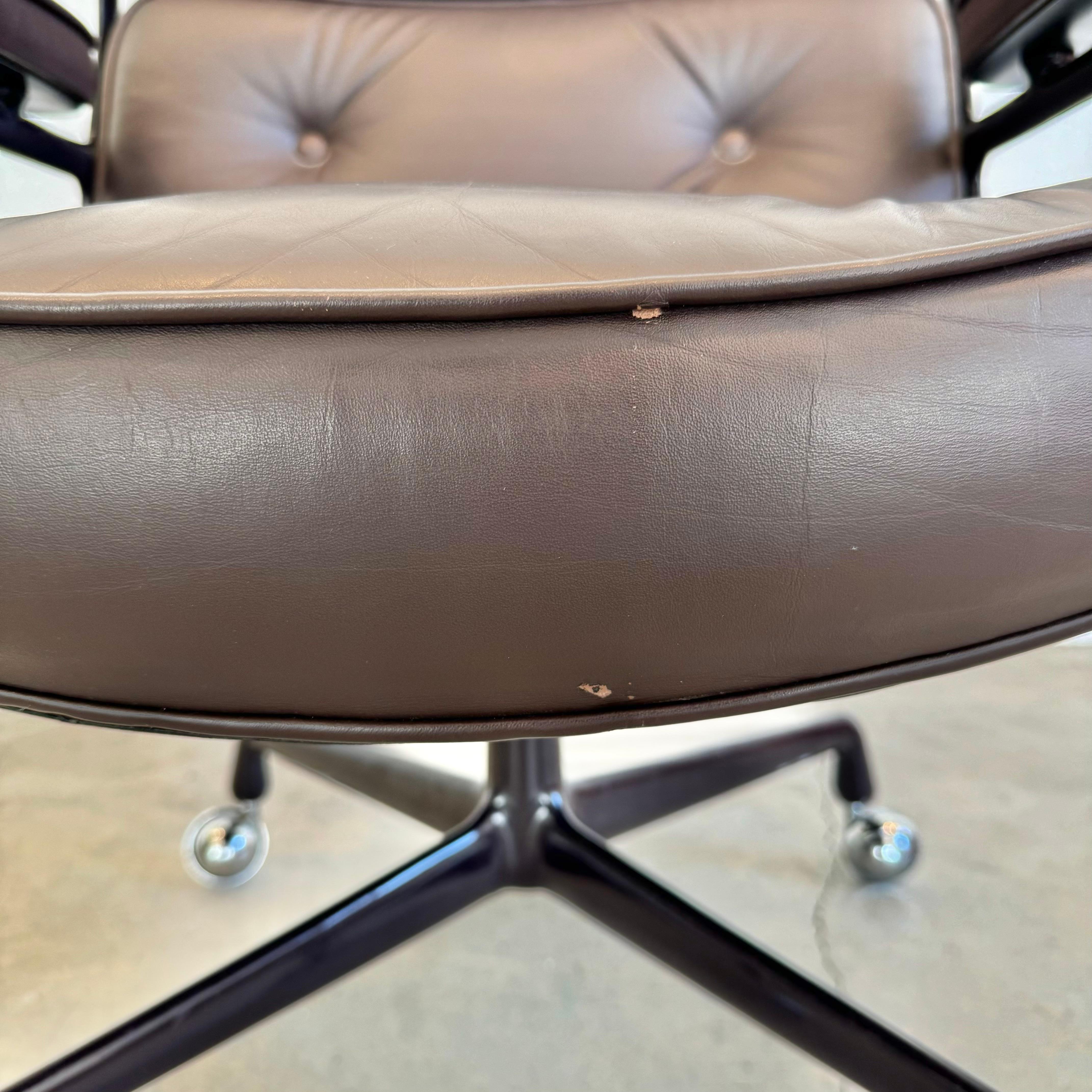 American Eames Time Life Chair in Eggplant Leather for Herman Miller, 1985 USA For Sale