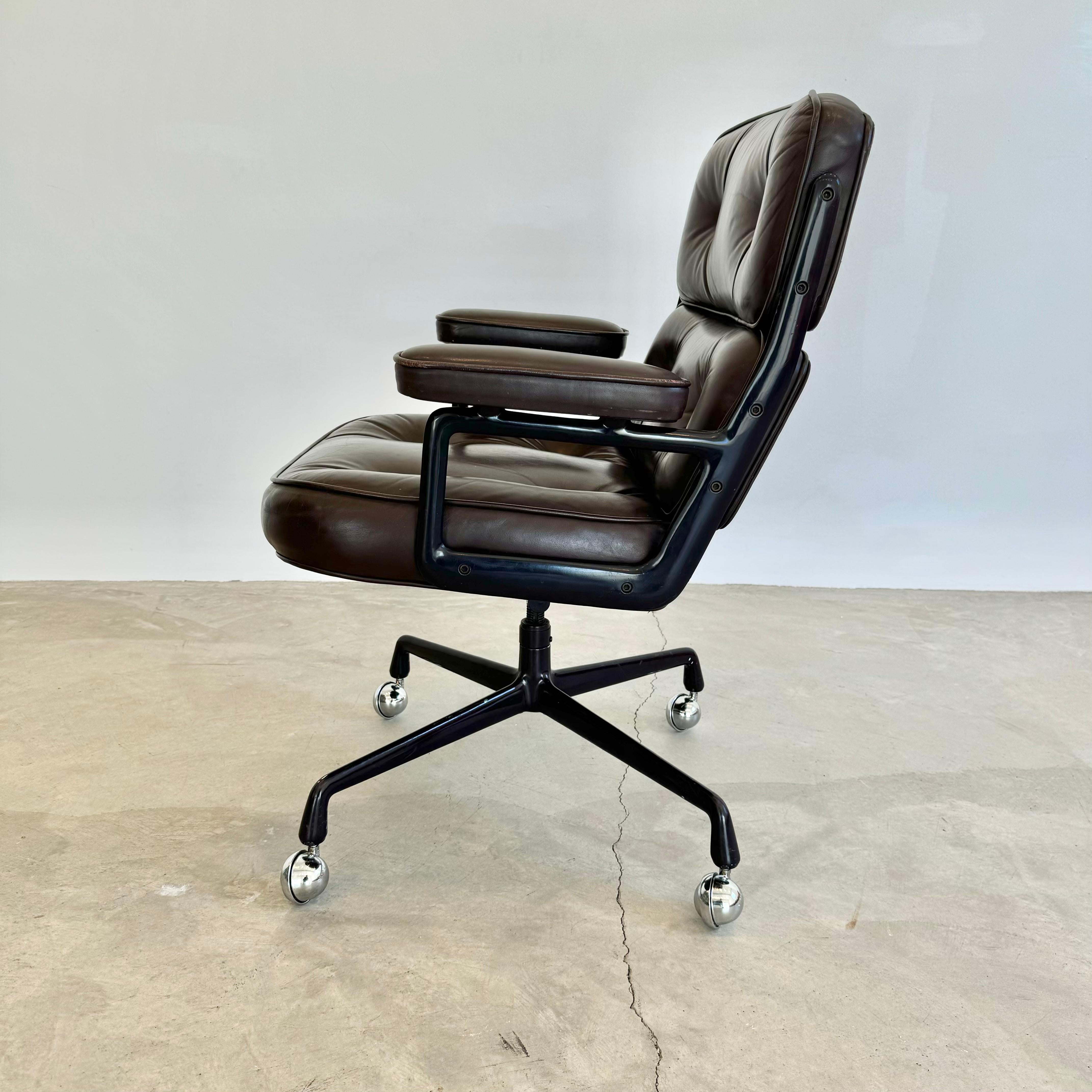 Eames Time Life Chair in Eggplant Leather for Herman Miller, 1984 USA For Sale 8