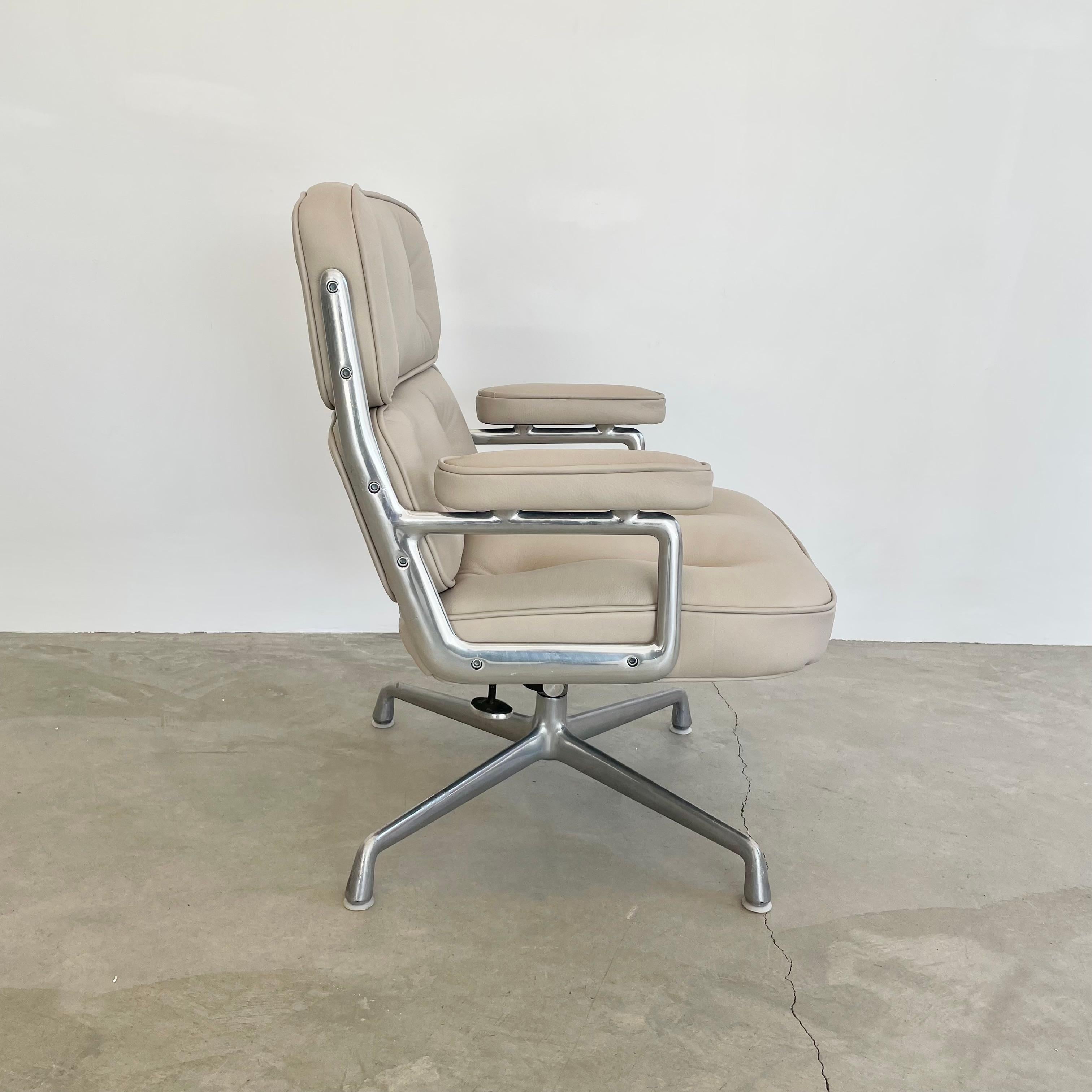 Mid-Century Modern Eames Time Life Chair in Grey Leather for Herman Miller, 1980s For Sale