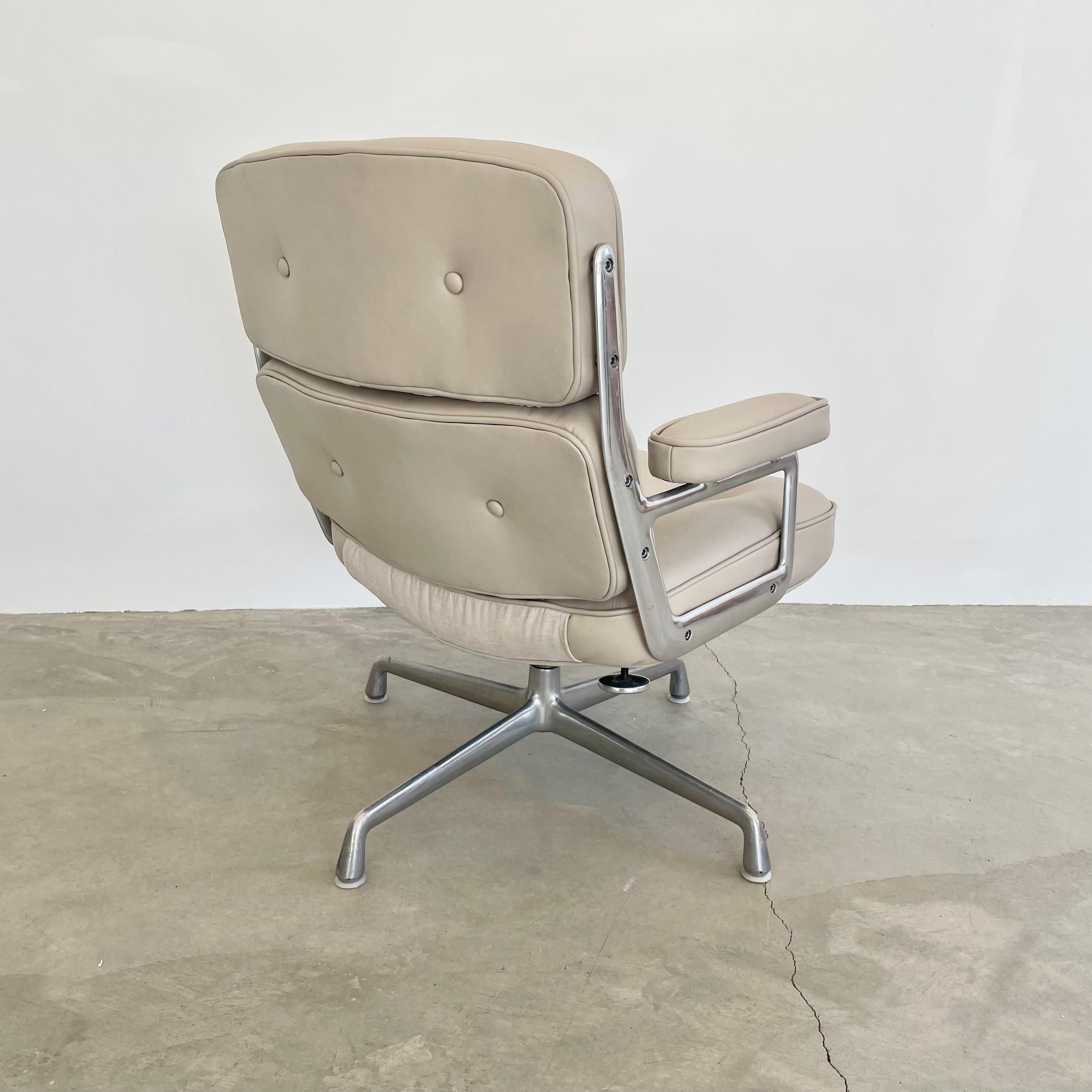 American Eames Time Life Chair in Grey Leather for Herman Miller, 1980s For Sale