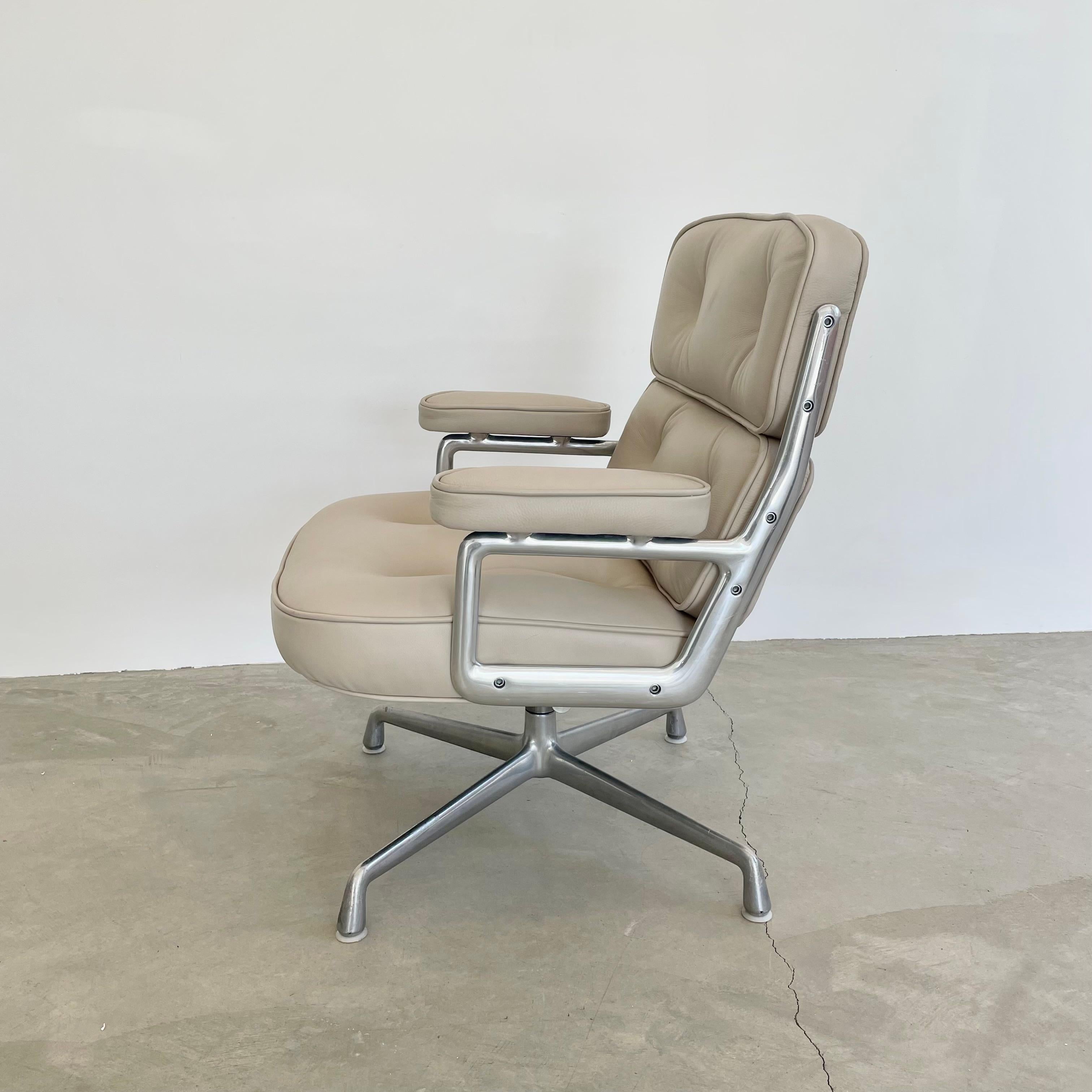 Aluminum Eames Time Life Chair in Grey Leather for Herman Miller, 1980s For Sale