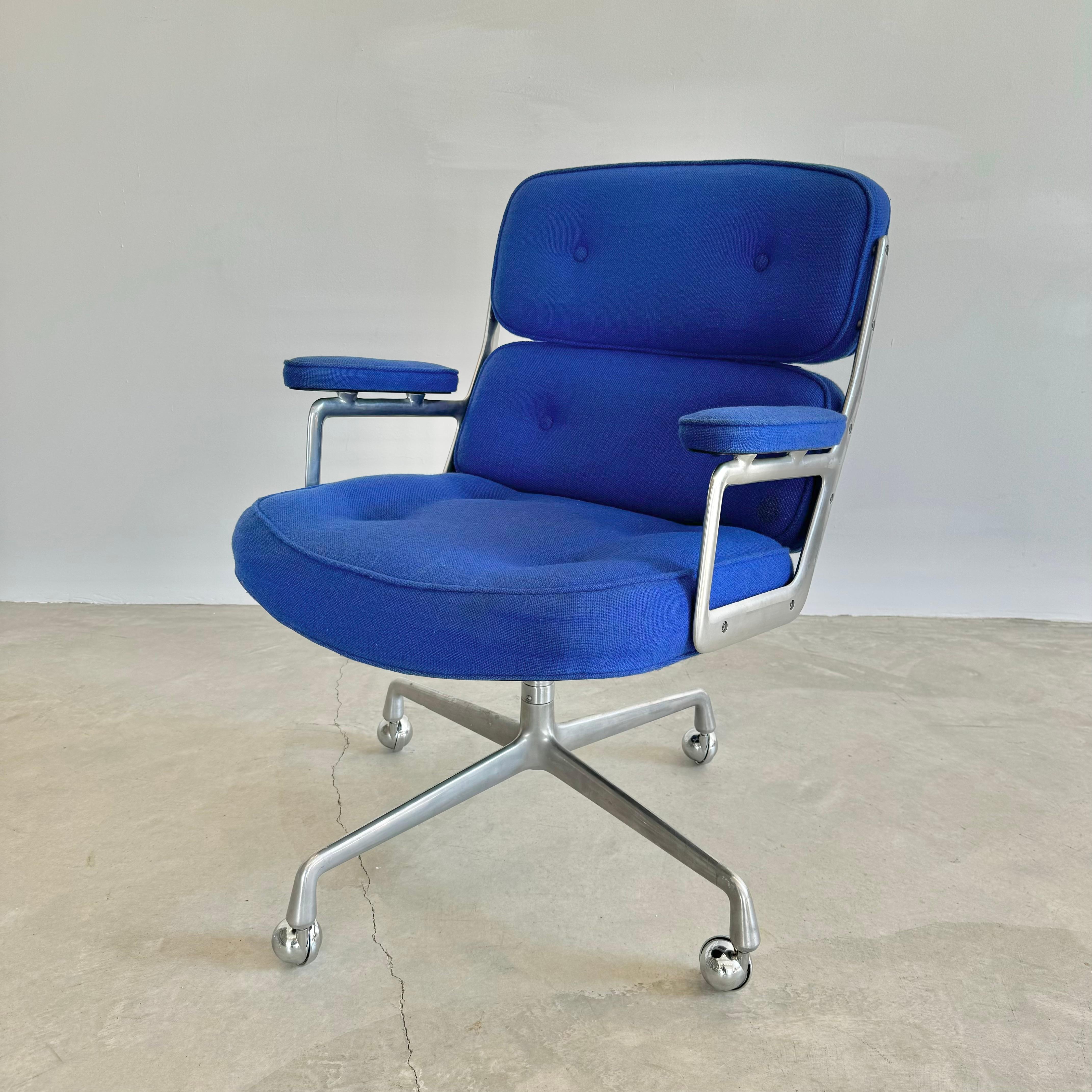 Eames Time Life Chair in Navy Blue Burlap for Herman Miller, 1970s USA In Good Condition In Los Angeles, CA
