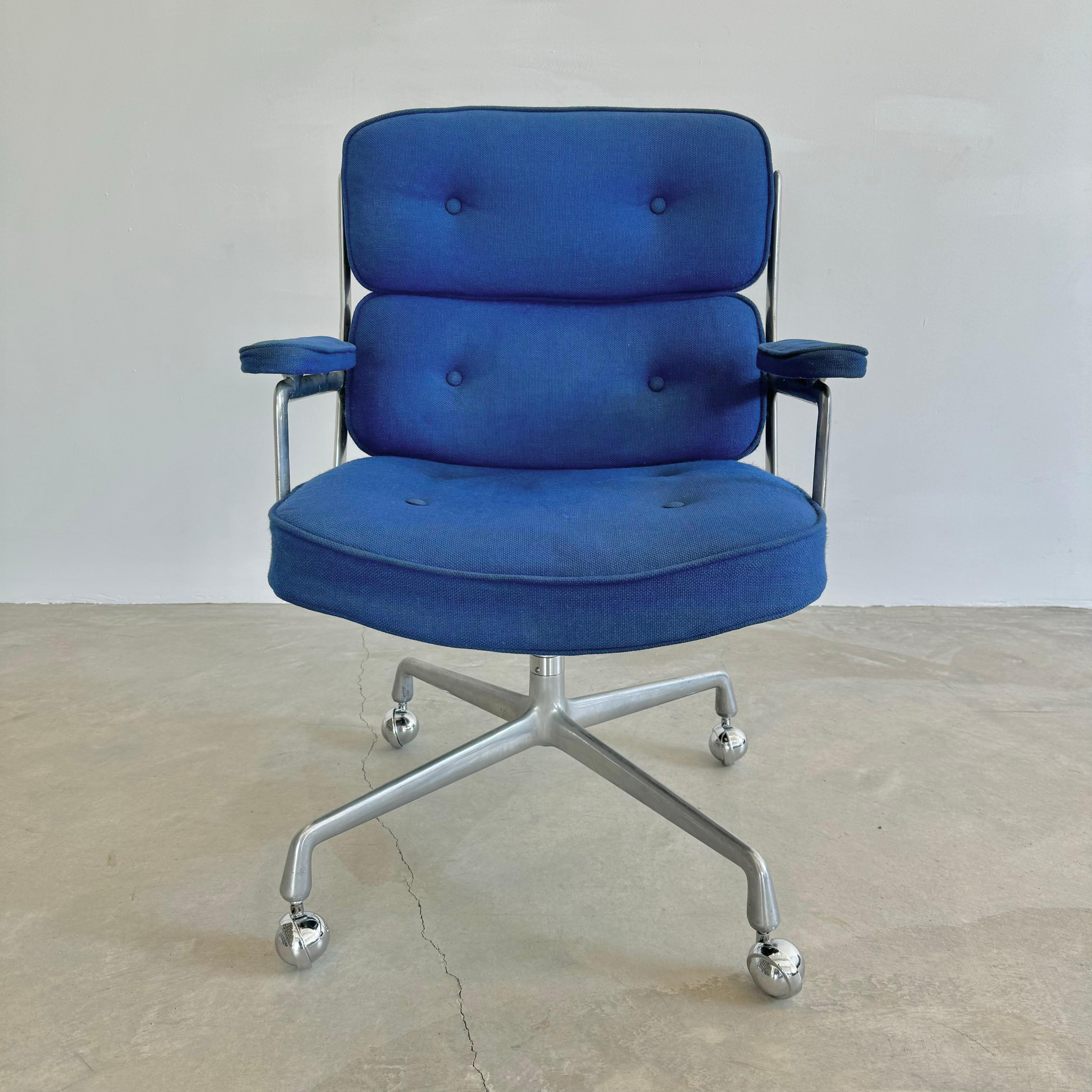 Eames Time Life Chair in Navy Blue Burlap for Herman Miller, 1978 USA For Sale 3
