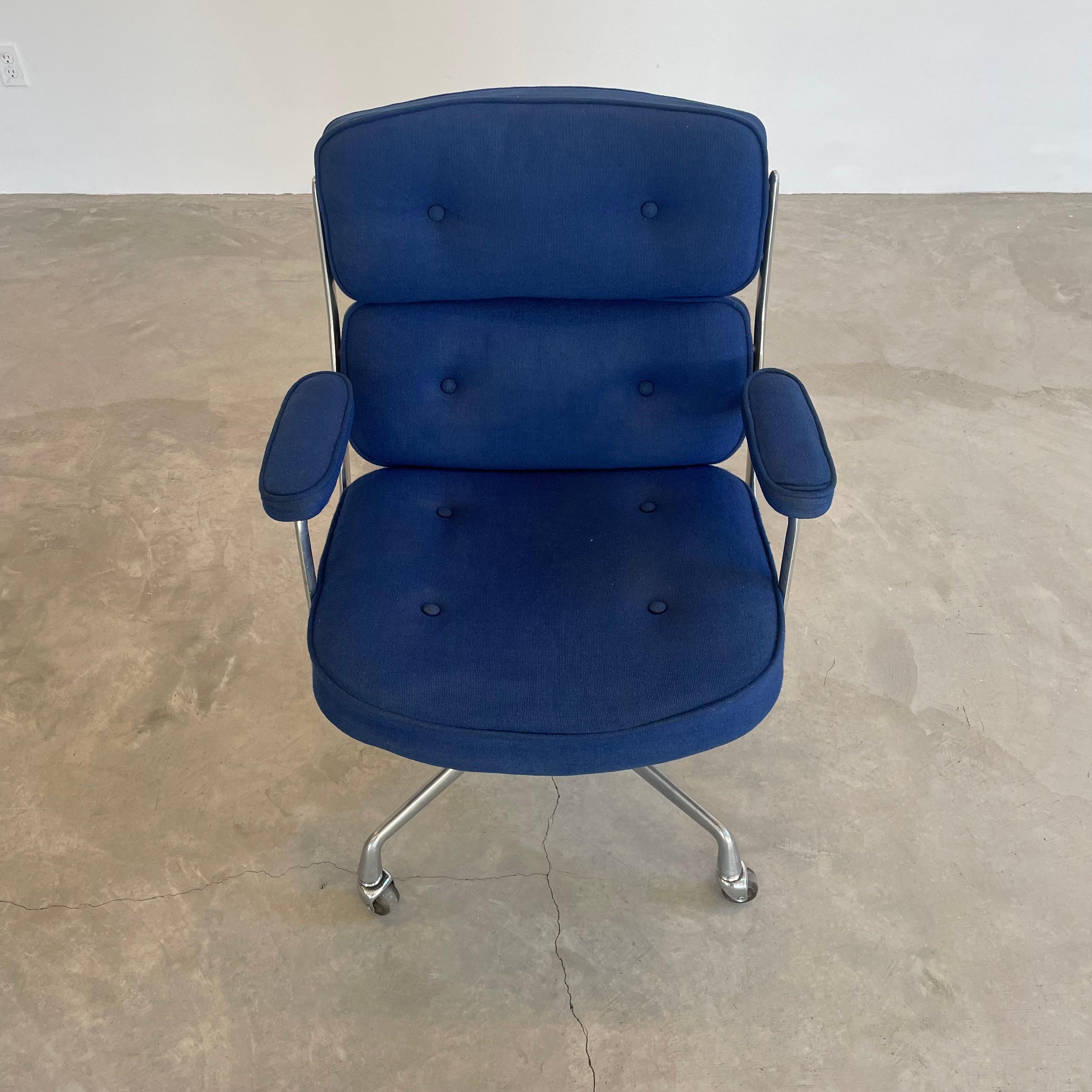 Eames Time Life Chair in Navy Blue Burlap for Herman Miller, 1978 USA For Sale 4