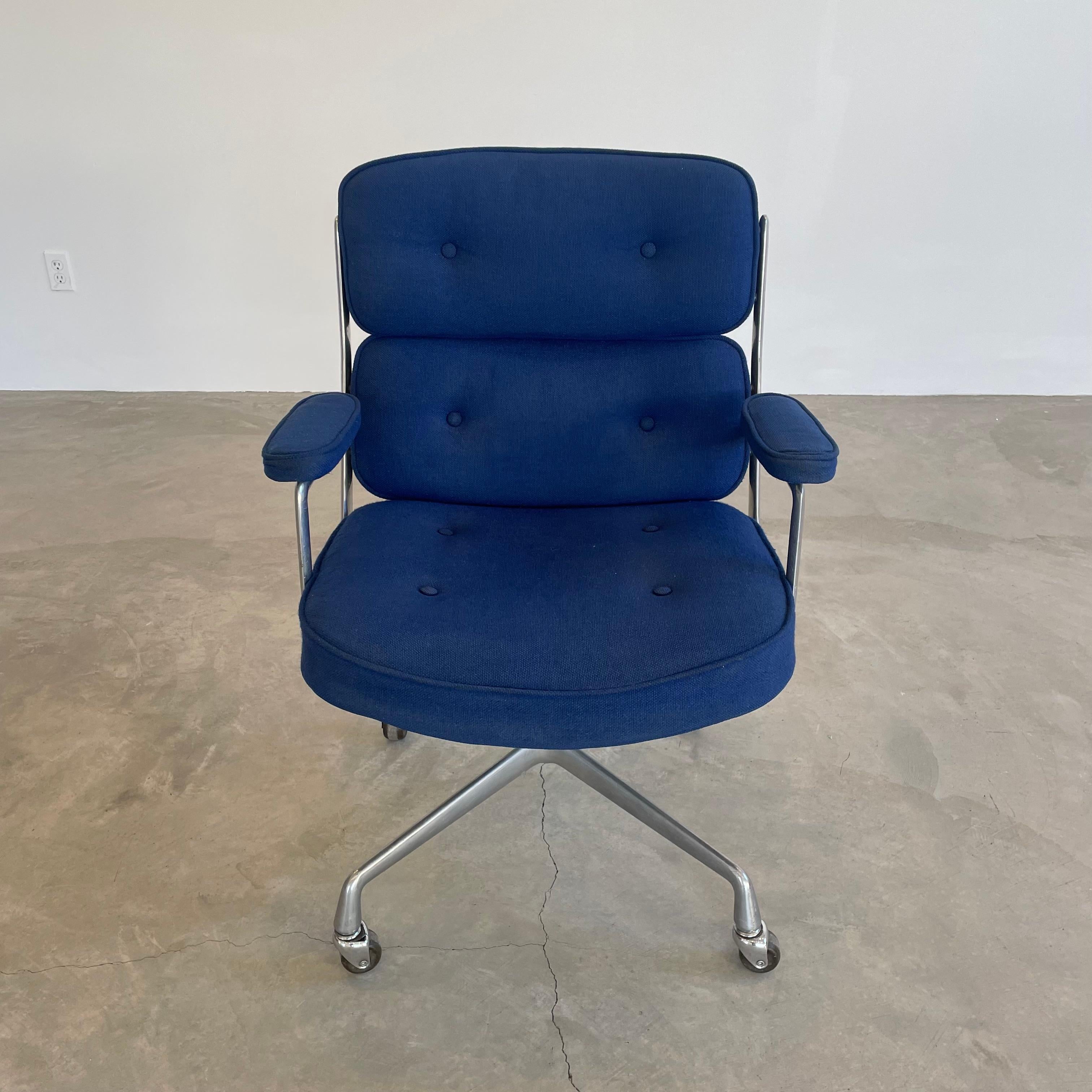 Eames Time Life Chair in Navy Blue Burlap for Herman Miller, 1978 USA For Sale 6
