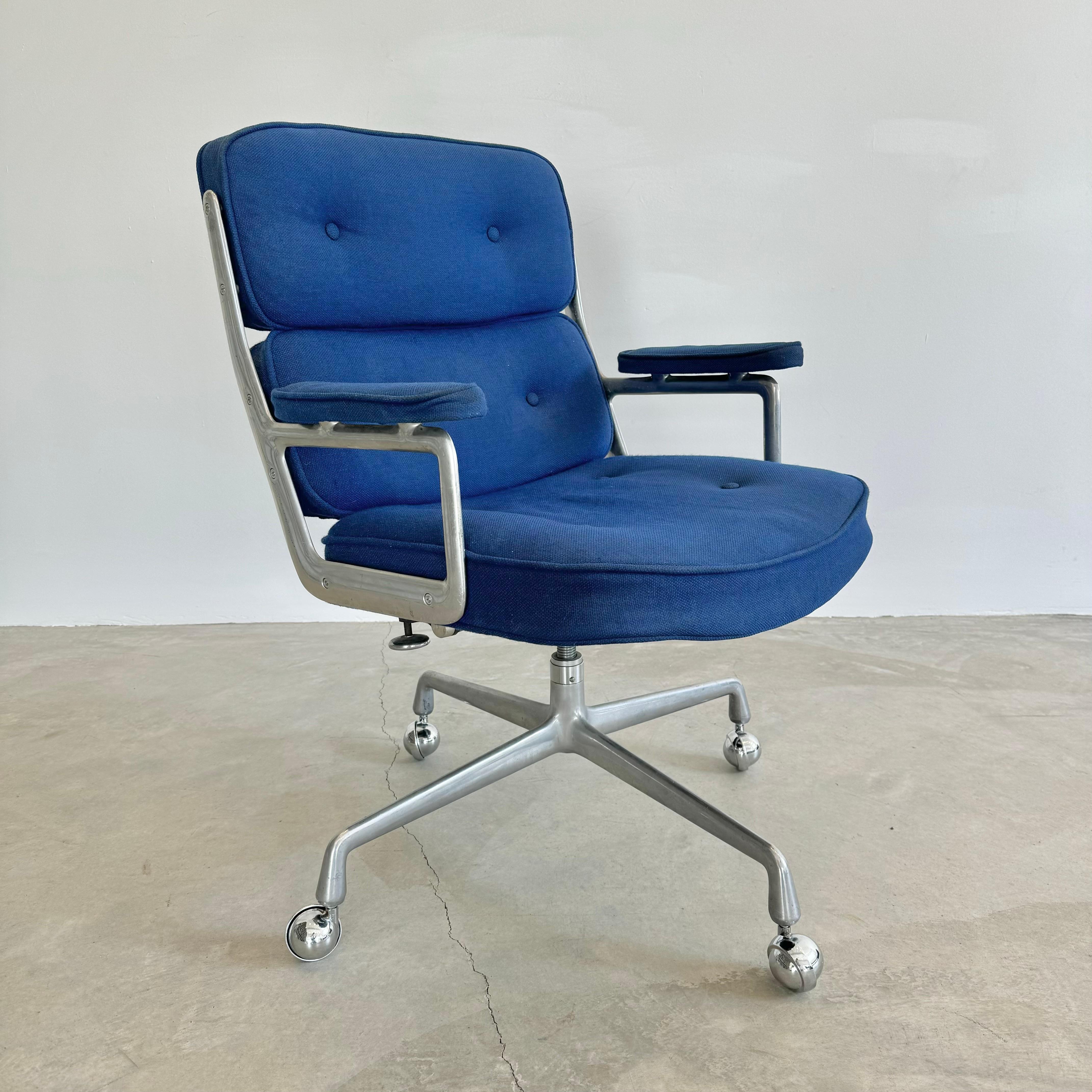 Eames Time Life Chair in Navy Blue Burlap for Herman Miller, 1978 USA For Sale 7