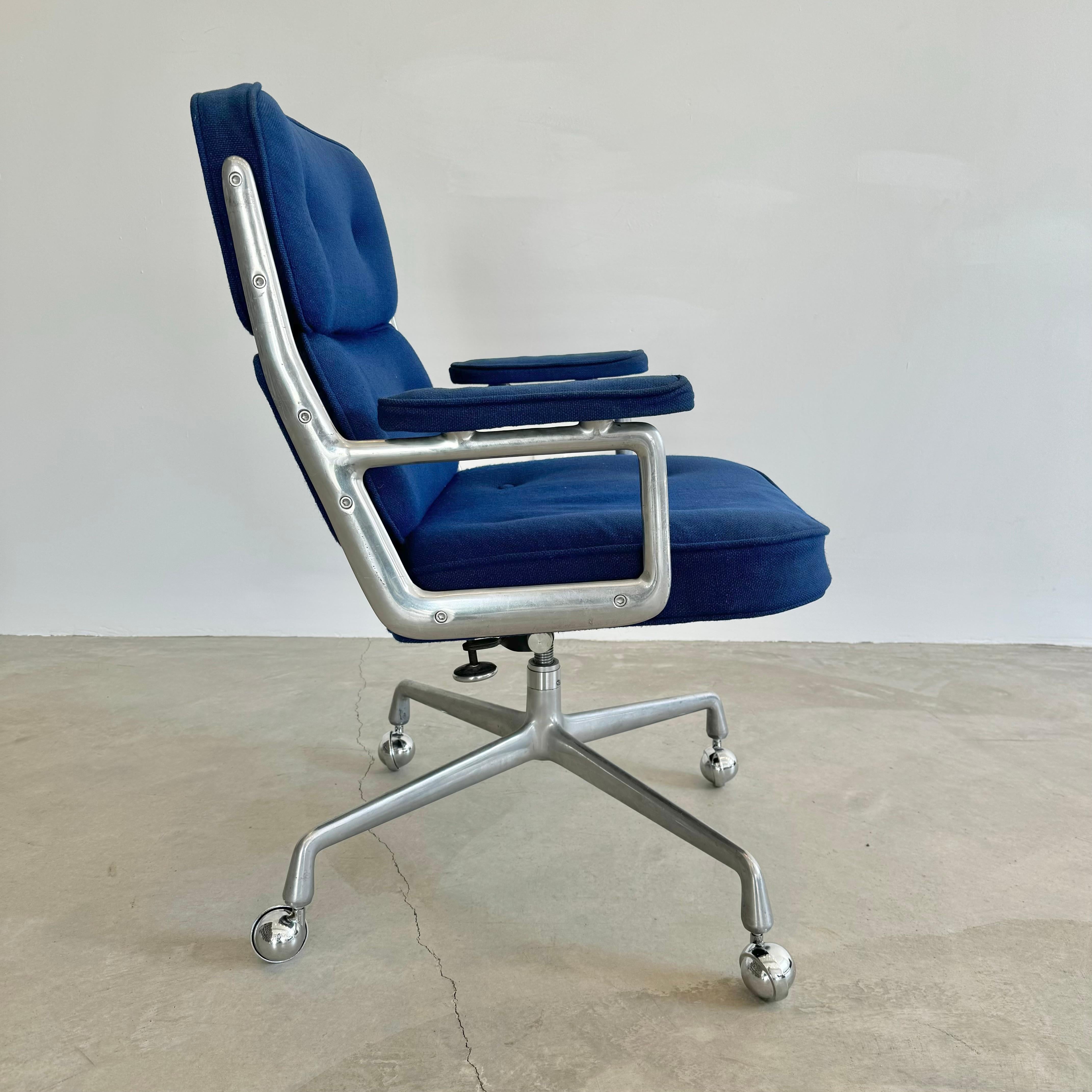 Eames Time Life Chair in Navy Blue Burlap for Herman Miller, 1978 USA For Sale 8