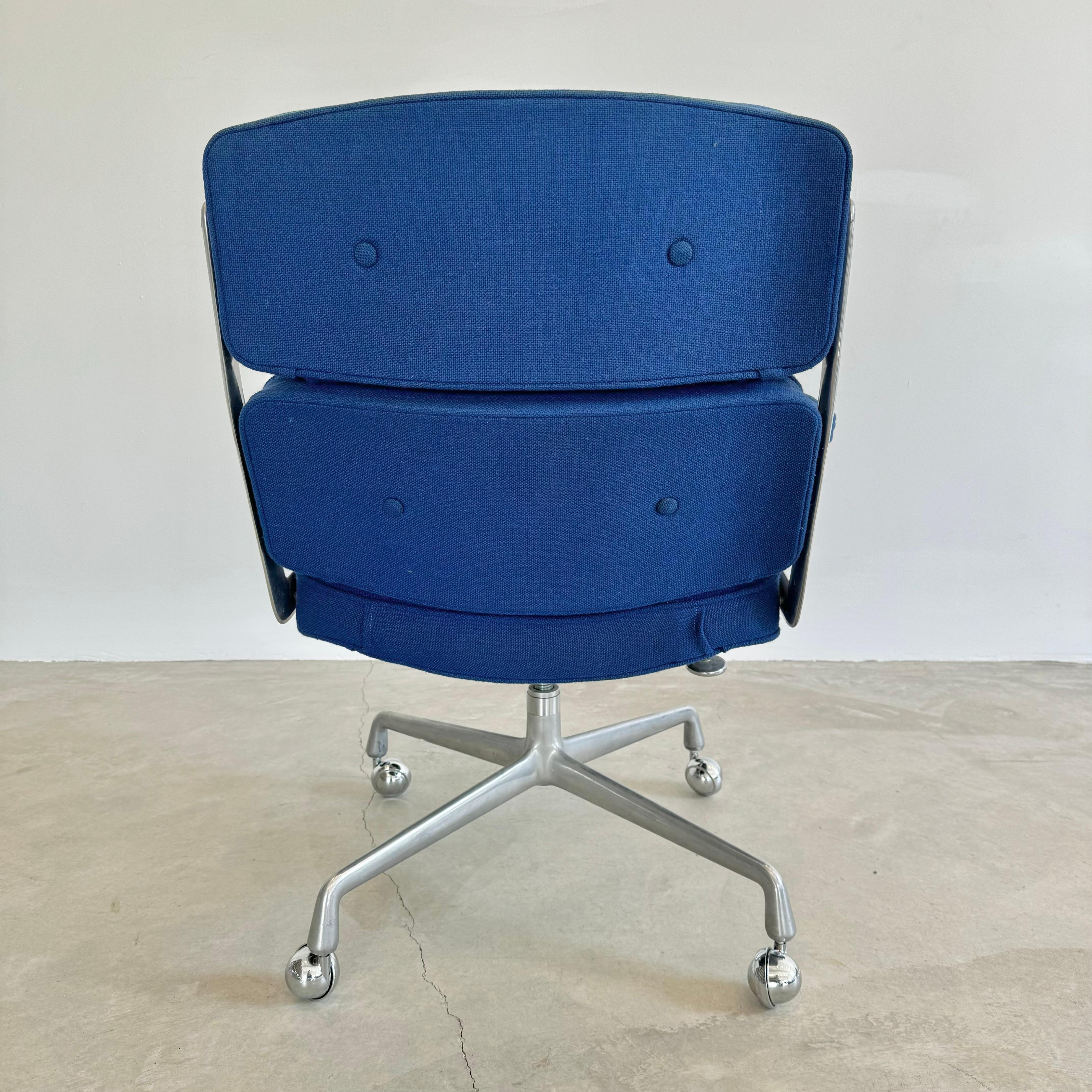 Eames Time Life Chair in Navy Blue Burlap for Herman Miller, 1978 USA In Good Condition For Sale In Los Angeles, CA