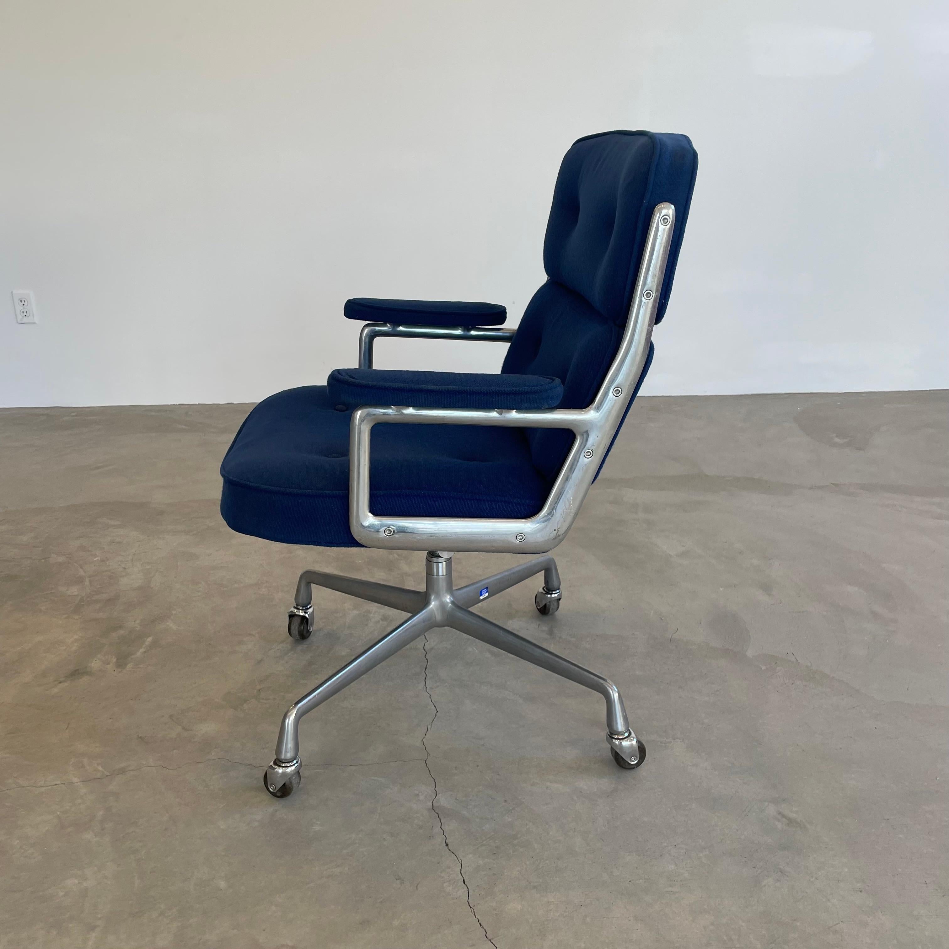 Eames Time Life Chair in Navy Blue Burlap for Herman Miller, 1978 USA For Sale 1