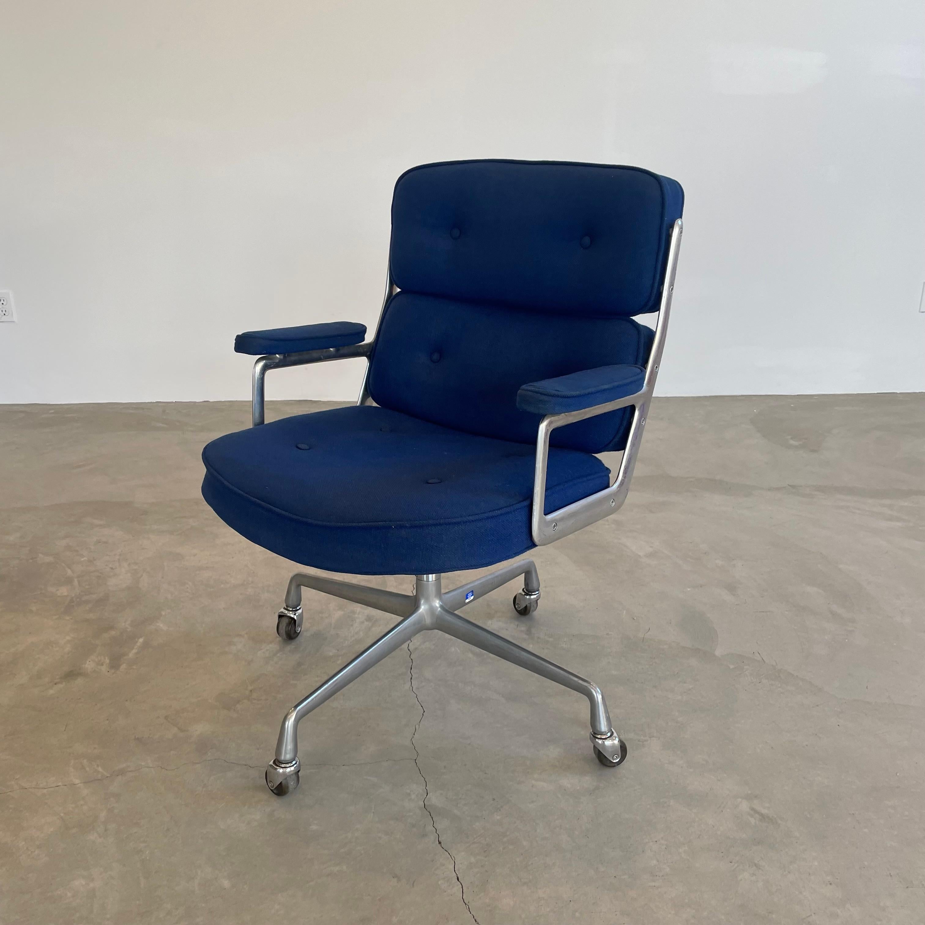 Eames Time Life Chair in Navy Blue Burlap for Herman Miller, 1978 USA For Sale 2