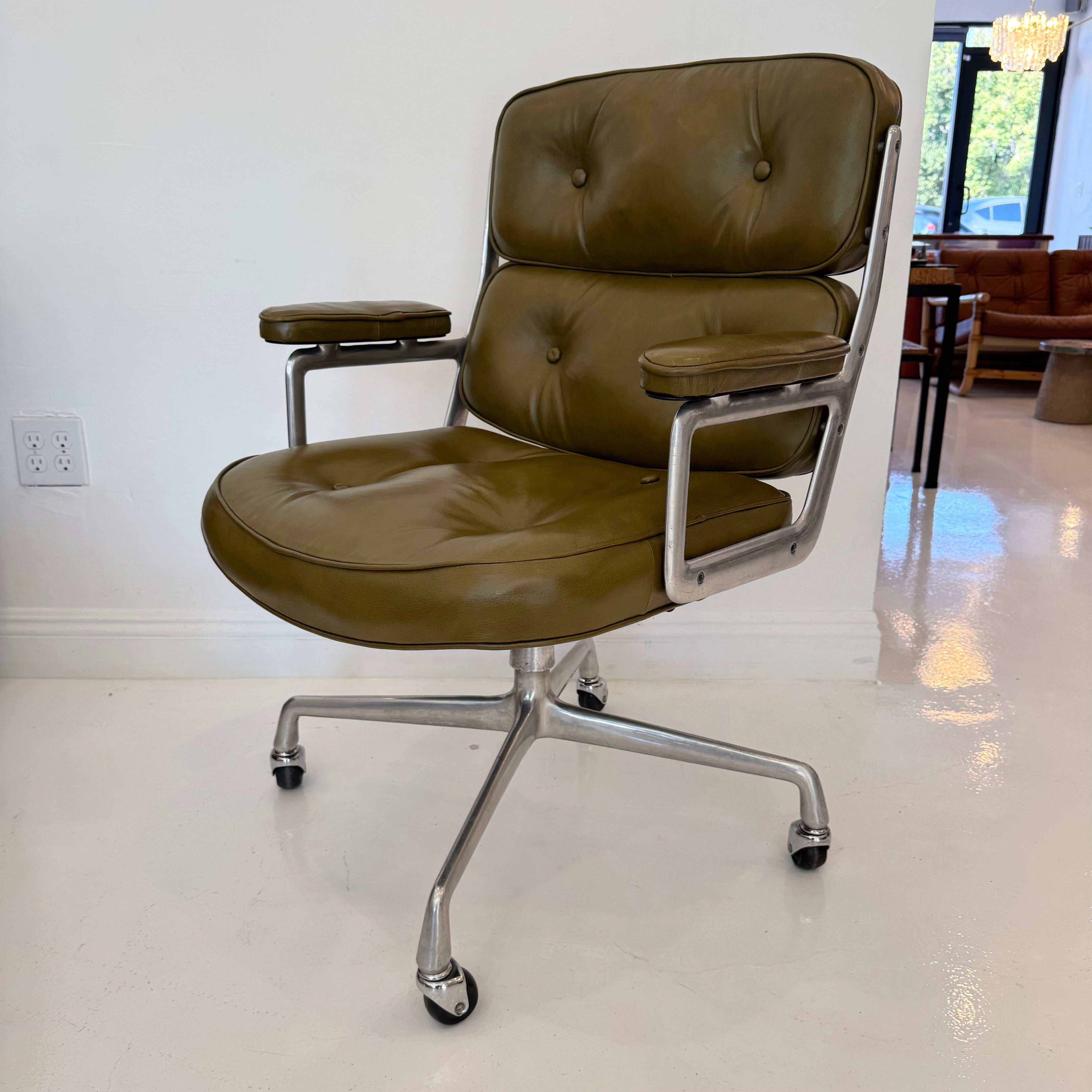 Chaise Eames Time Life en cuir olive pour Herman Miller, années 1980 aux États-Unis en vente 3