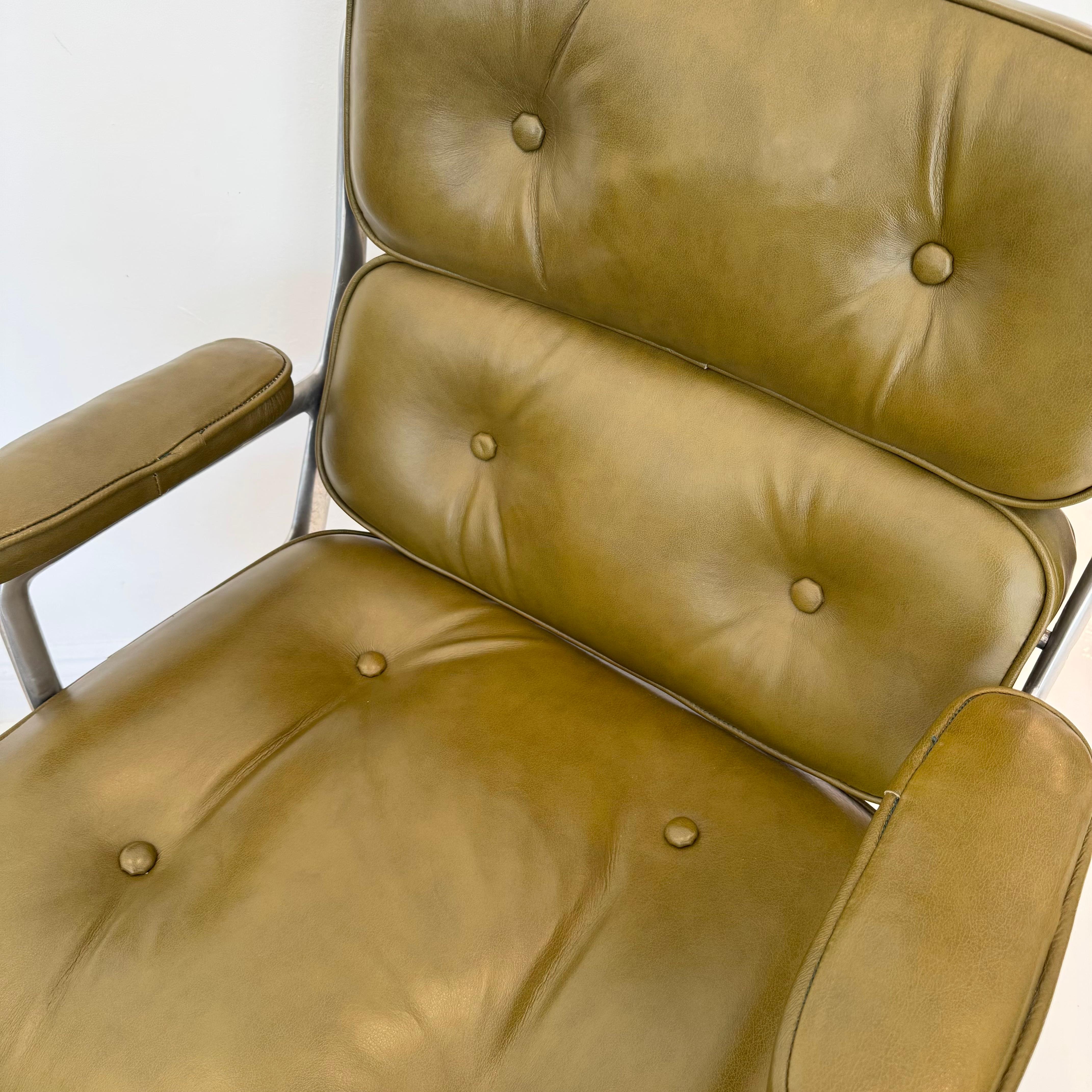 Chaise Eames Time Life en cuir olive pour Herman Miller, années 1980 aux États-Unis en vente 6