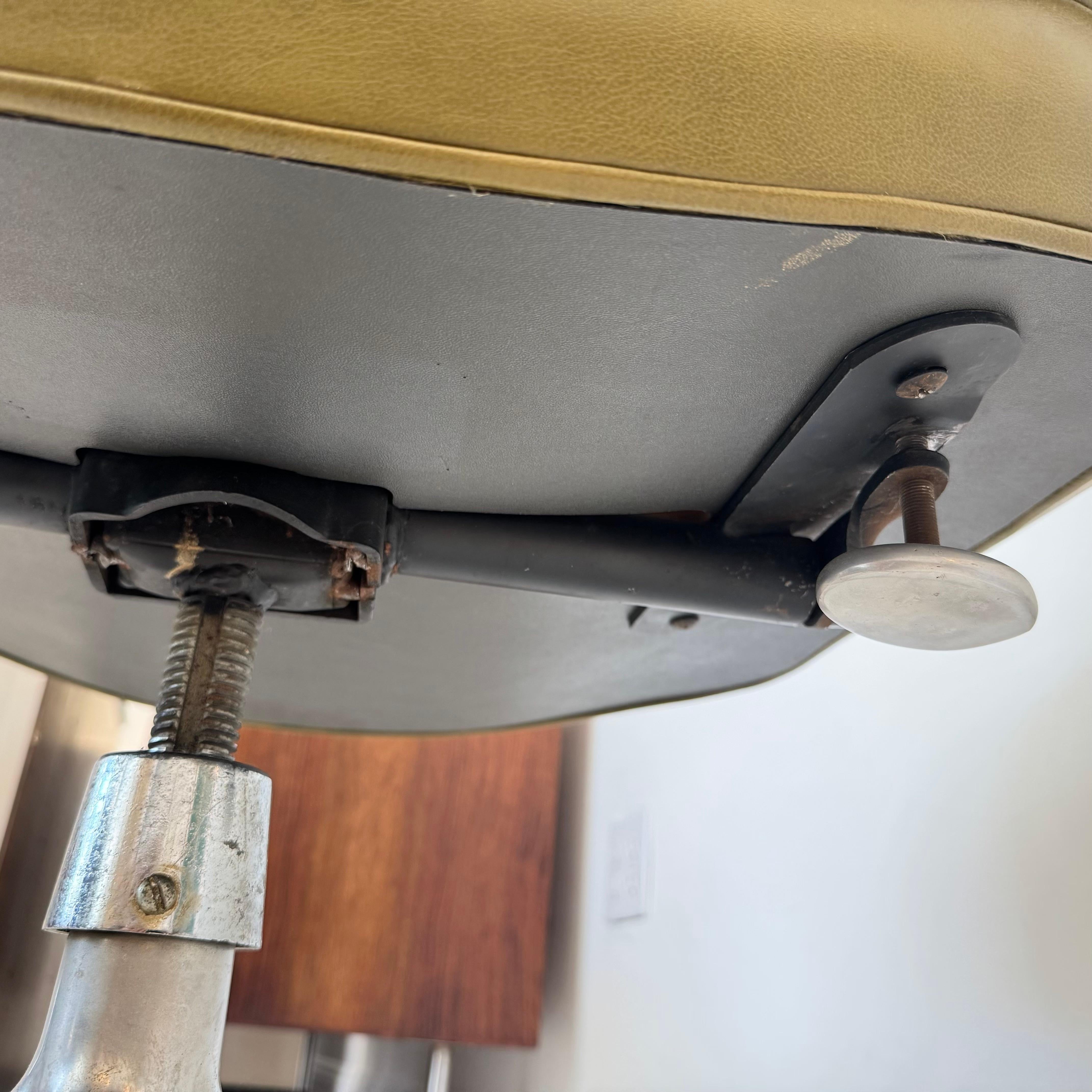 Chaise Eames Time Life en cuir olive pour Herman Miller, années 1980 aux États-Unis en vente 8