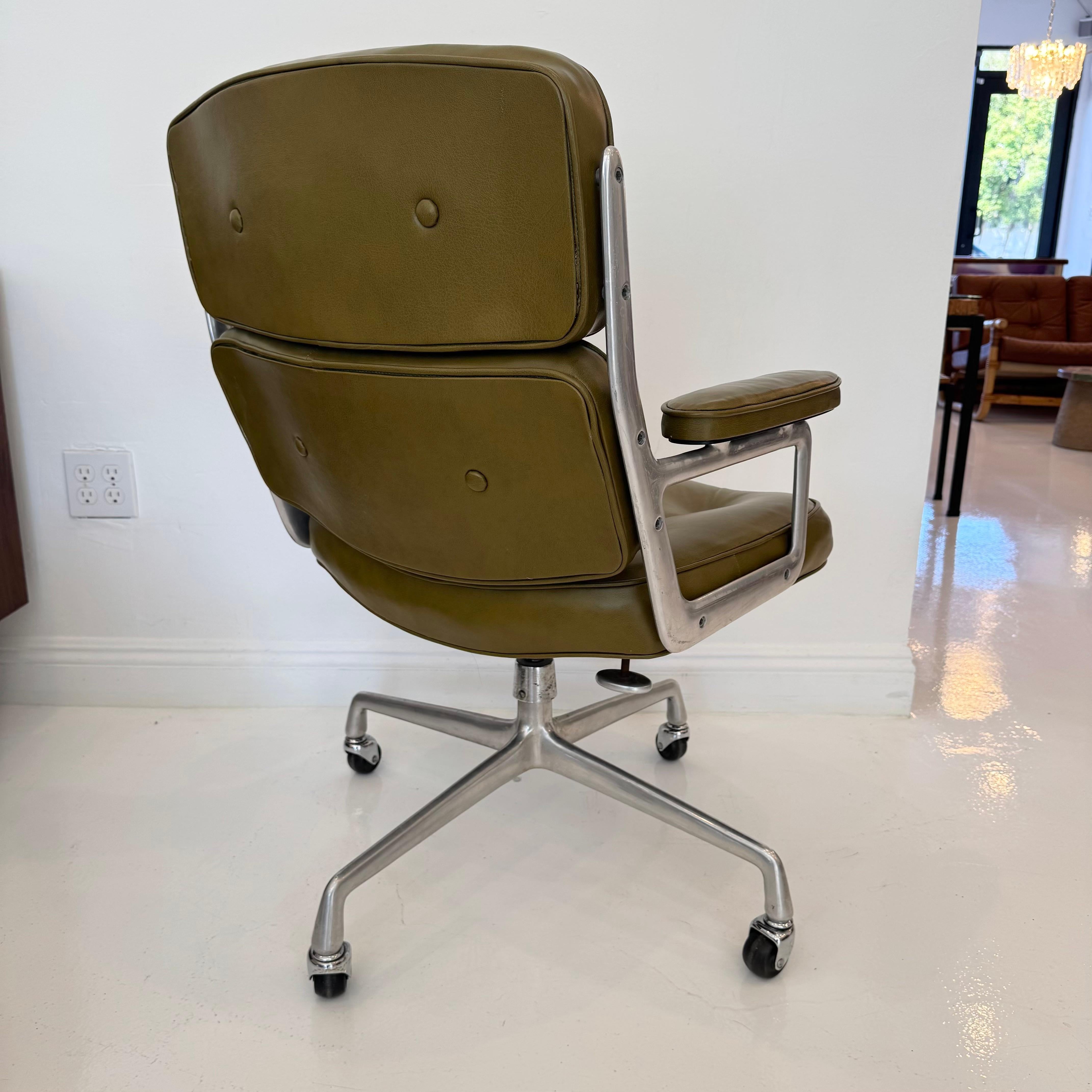 Nord-américain Chaise Eames Time Life en cuir olive pour Herman Miller, années 1980 aux États-Unis en vente