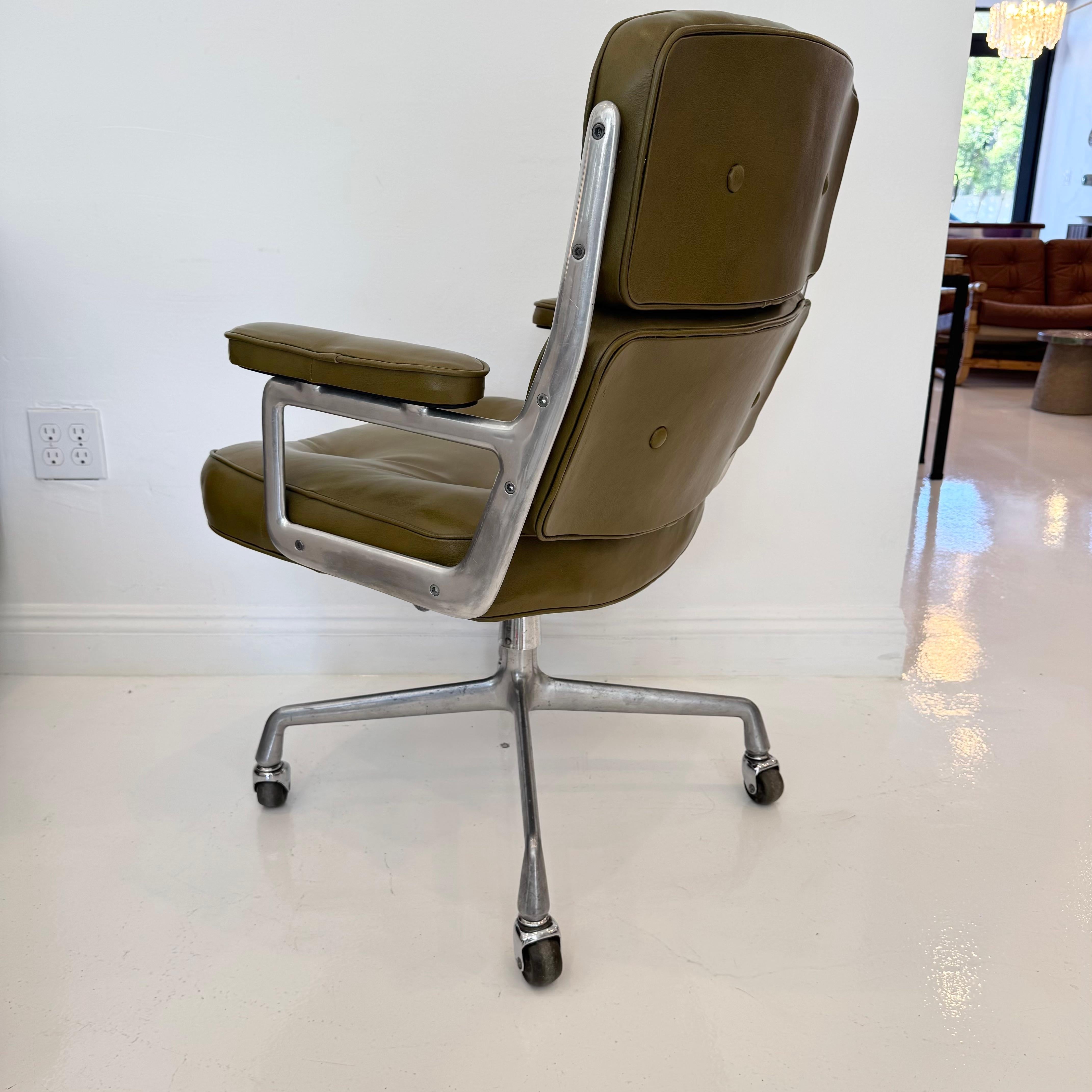 Sedia Eames Time Life in pelle d'ulivo per Herman Miller, anni '80 USA in vendita 1