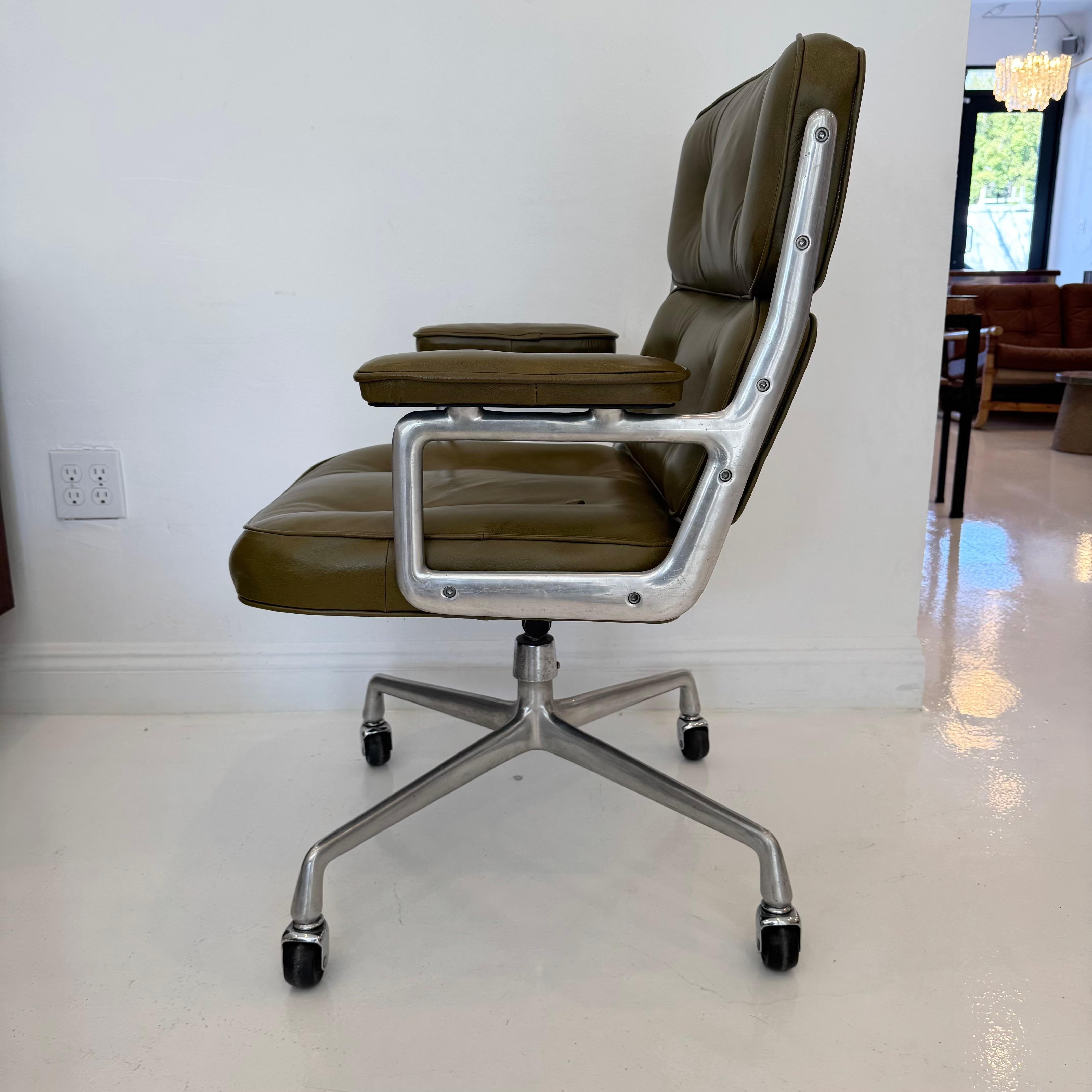 Chaise Eames Time Life en cuir olive pour Herman Miller, années 1980 aux États-Unis en vente 2