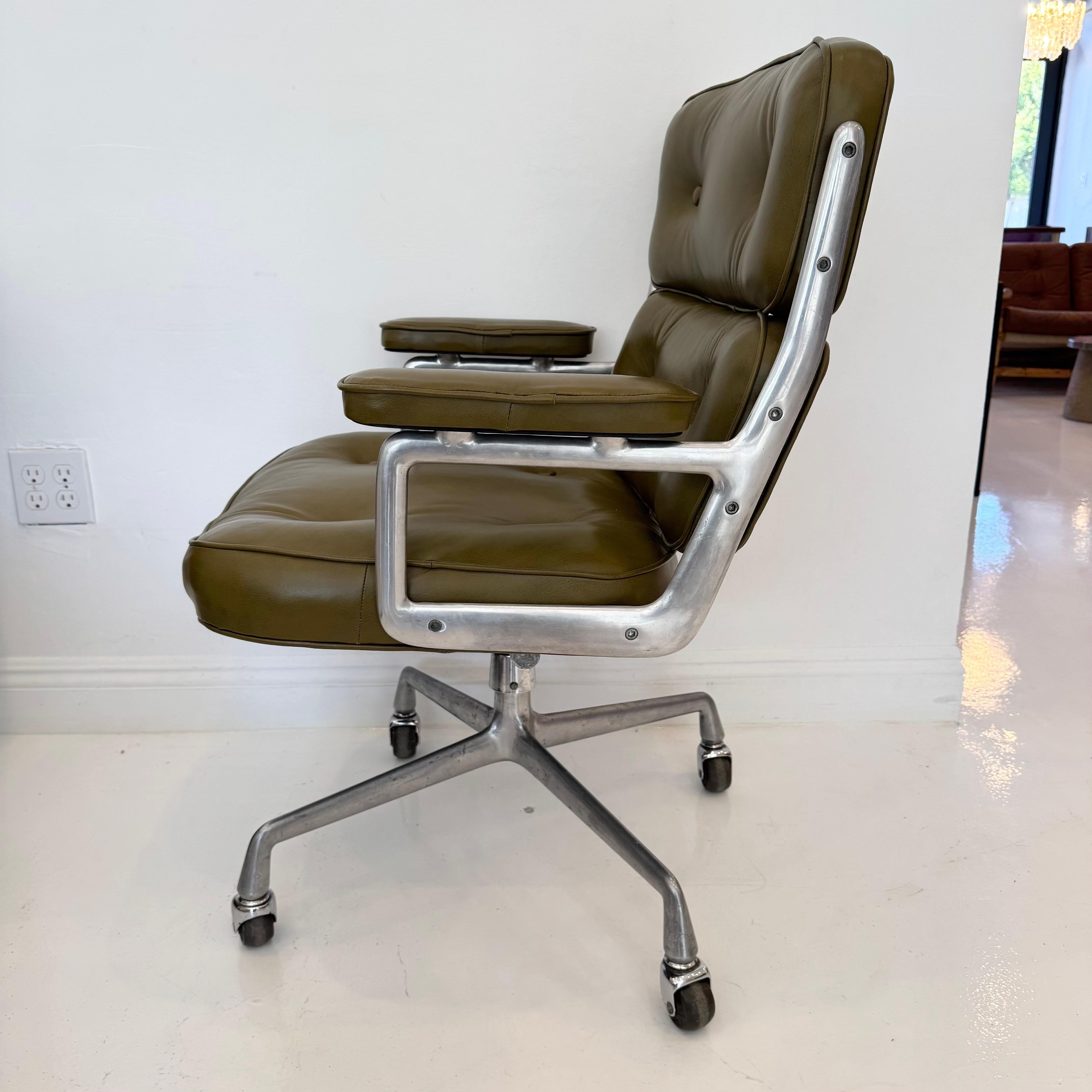 Sedia Eames Time Life in pelle d'ulivo per Herman Miller, anni '80 USA in vendita 2