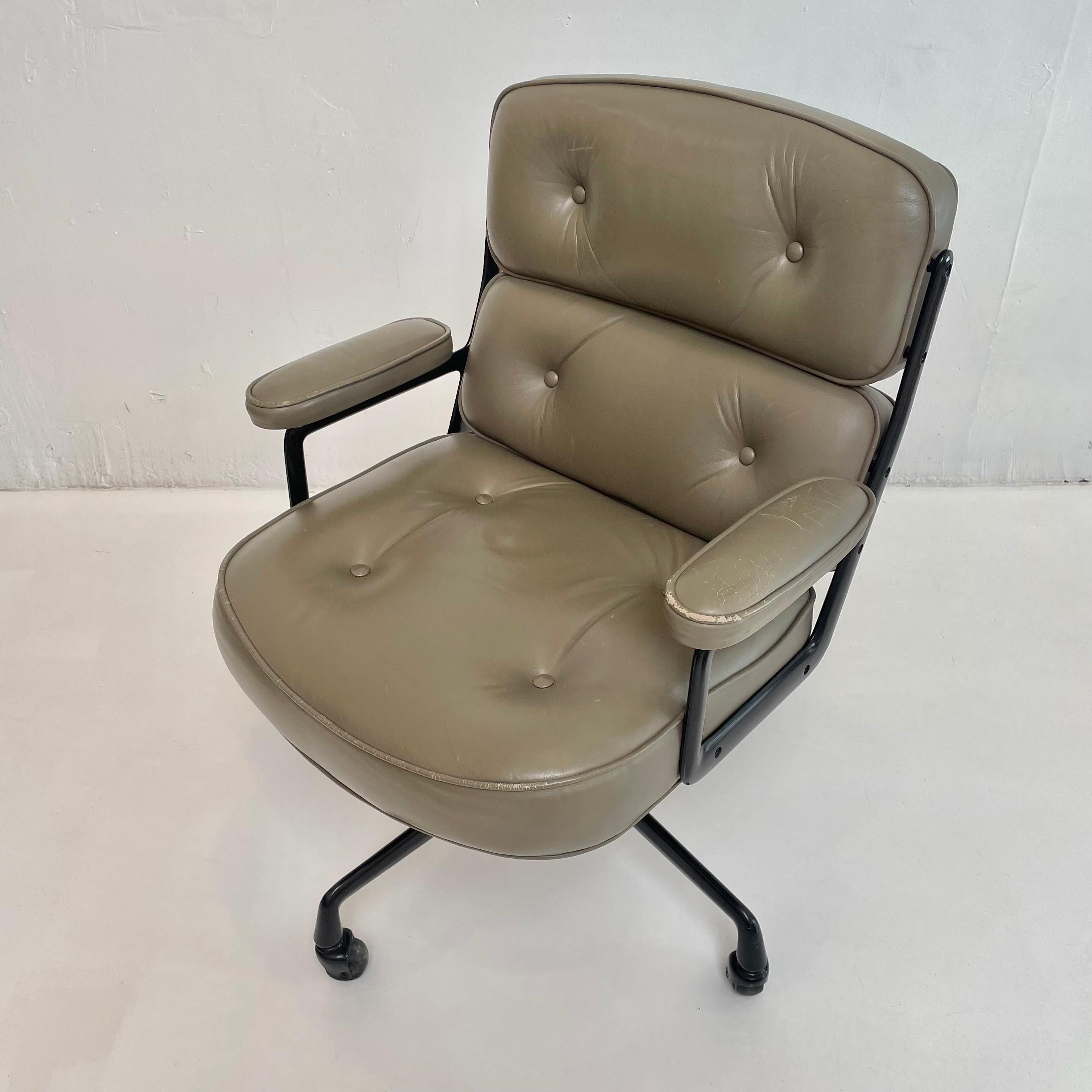 Eames Time Life Chair in Olive Leather for Herman Miller, c. 1984 USA 3