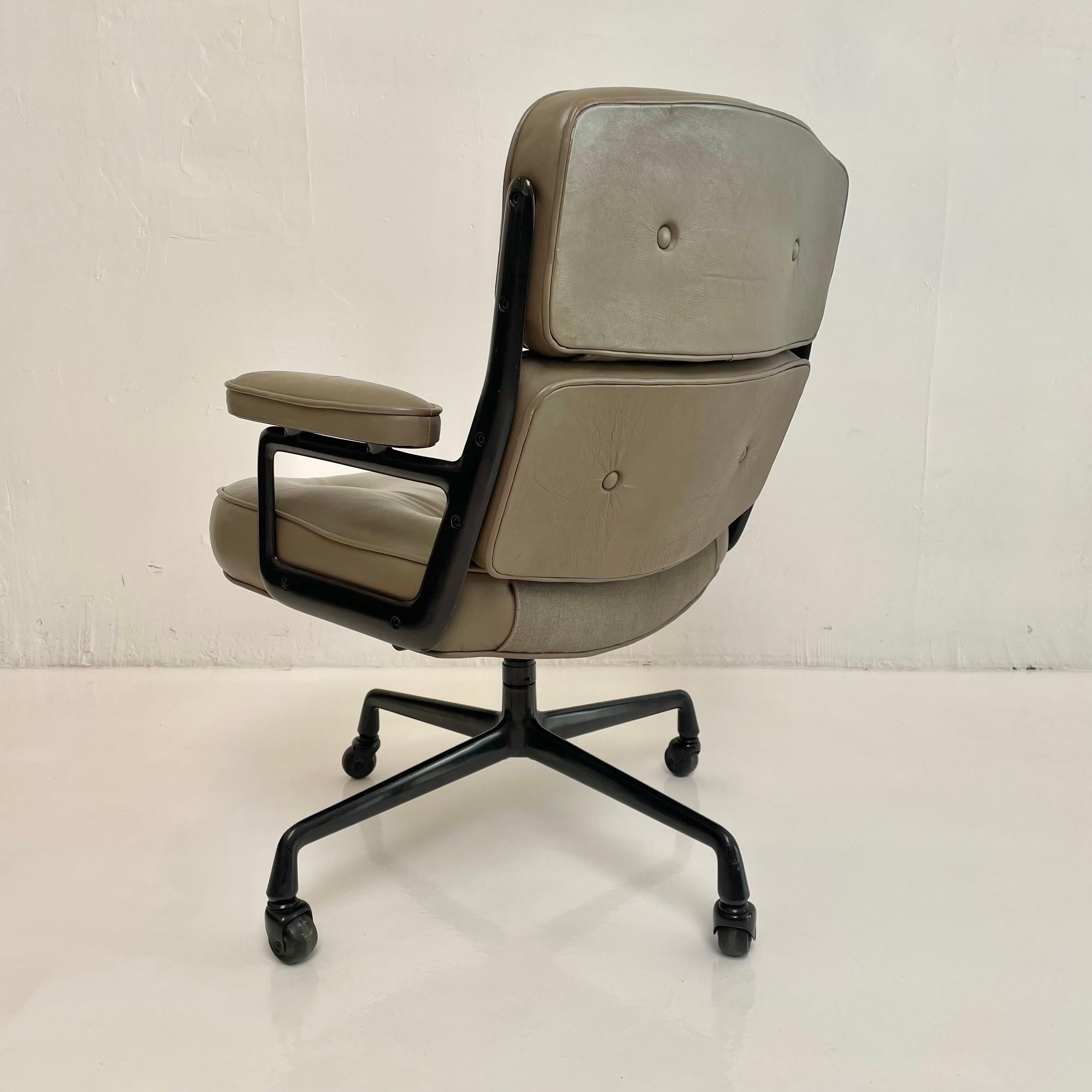 Aluminum Eames Time Life Chair in Olive Leather for Herman Miller, c. 1984 USA
