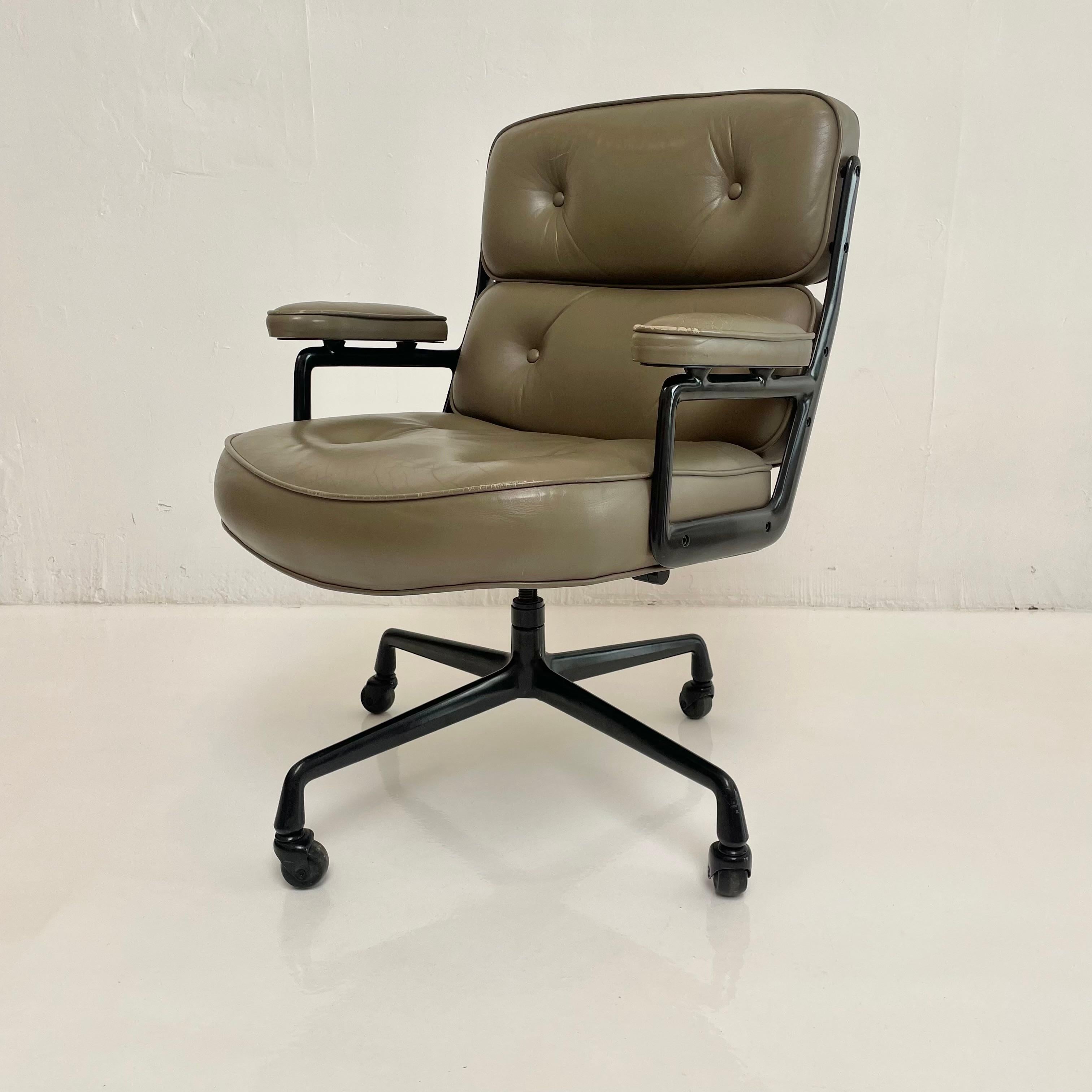Eames Time Life Chair in Olive Leather for Herman Miller, c. 1984 USA 2