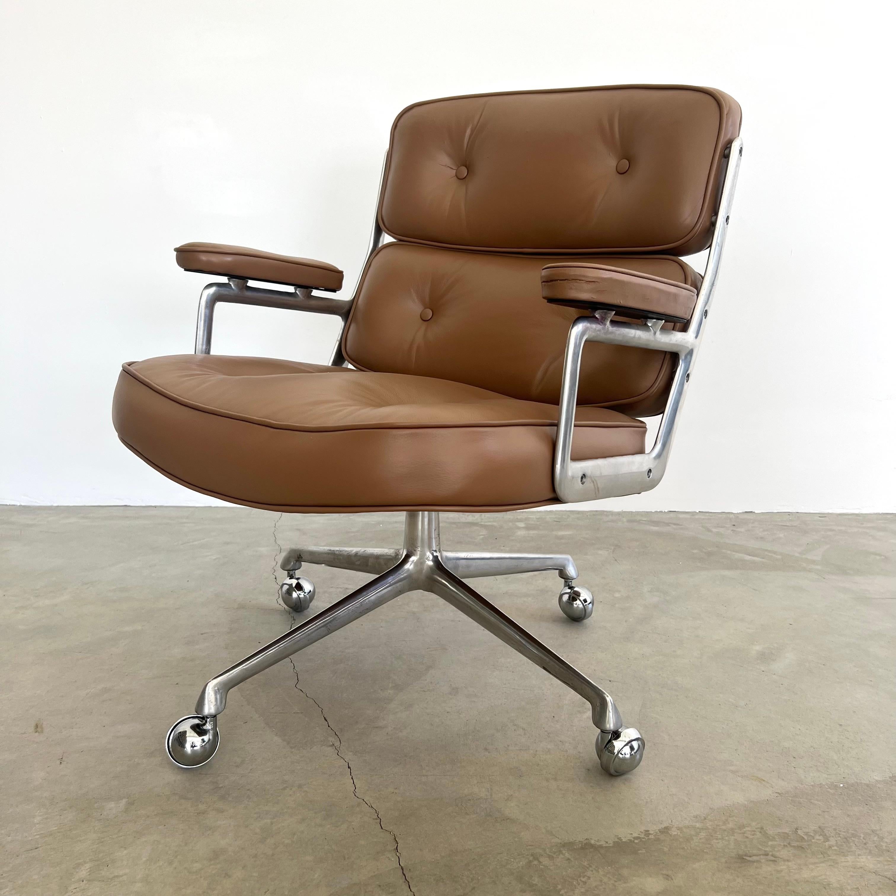Eames Time Life Chair in Tan Leather for Herman Miller, 1980s USA In Good Condition For Sale In Los Angeles, CA