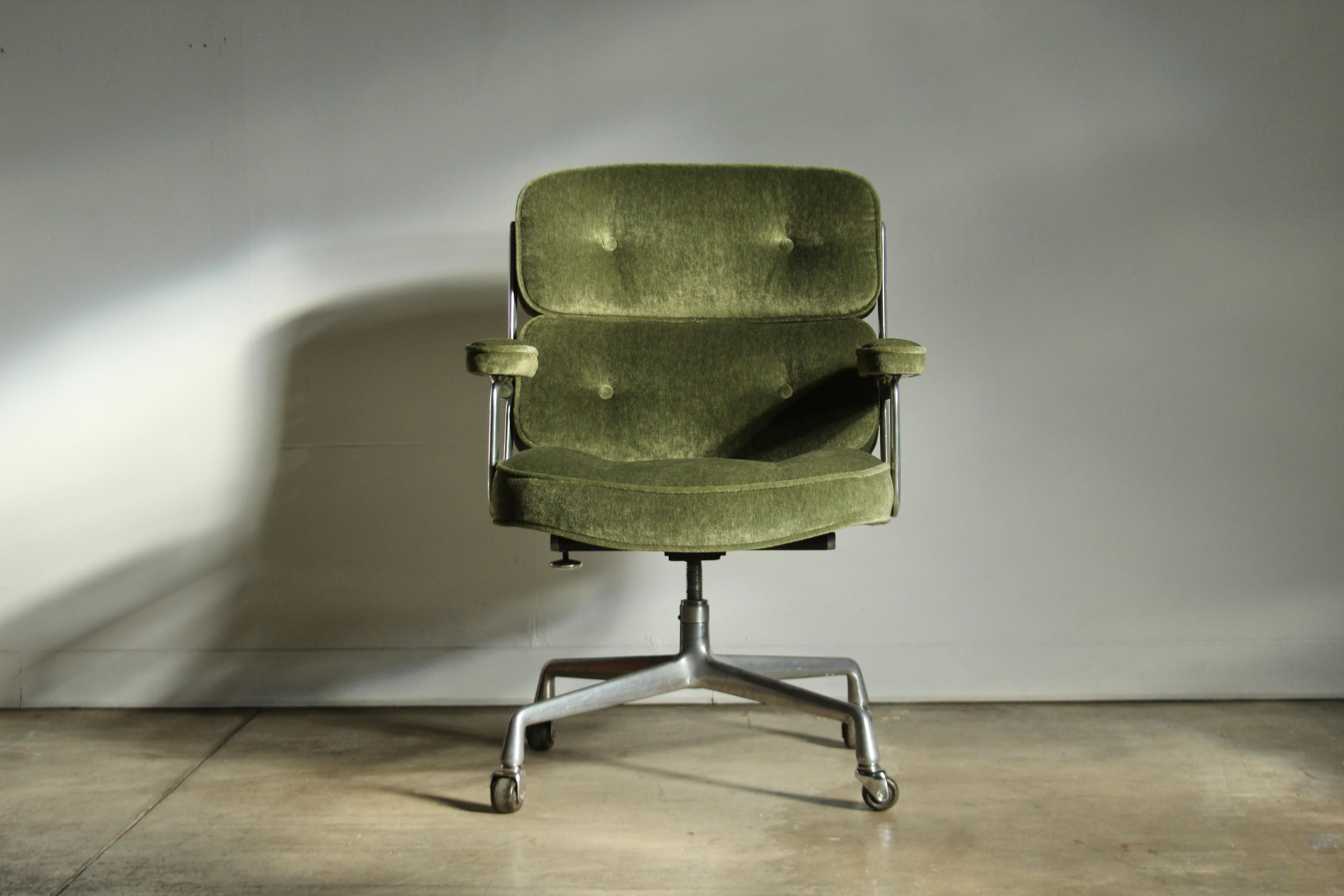 Eames Time Life Executive Chair in Green Mohair, 1970s 3