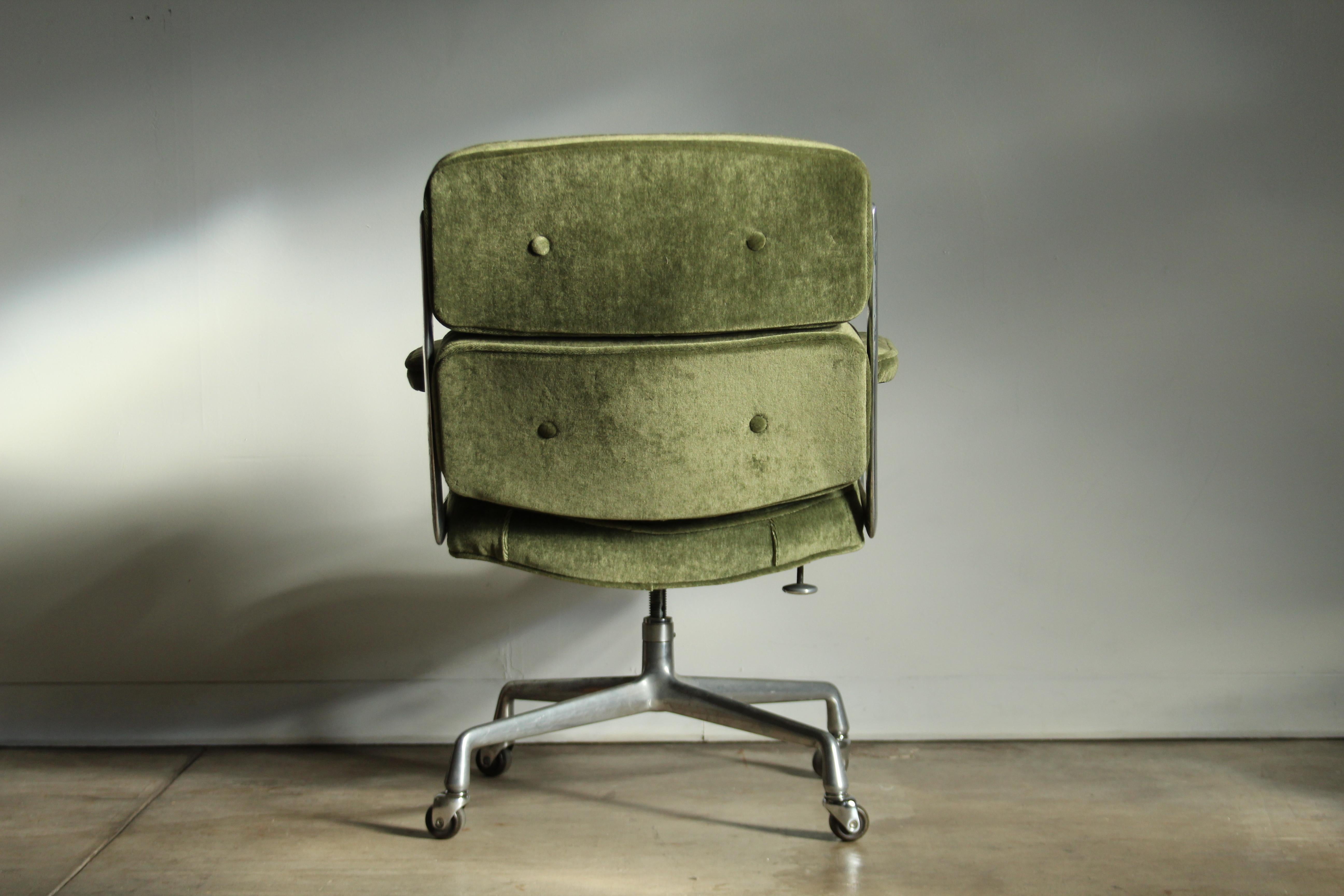 Eames Time Life Executive Chair in Green Mohair, 1970s 8