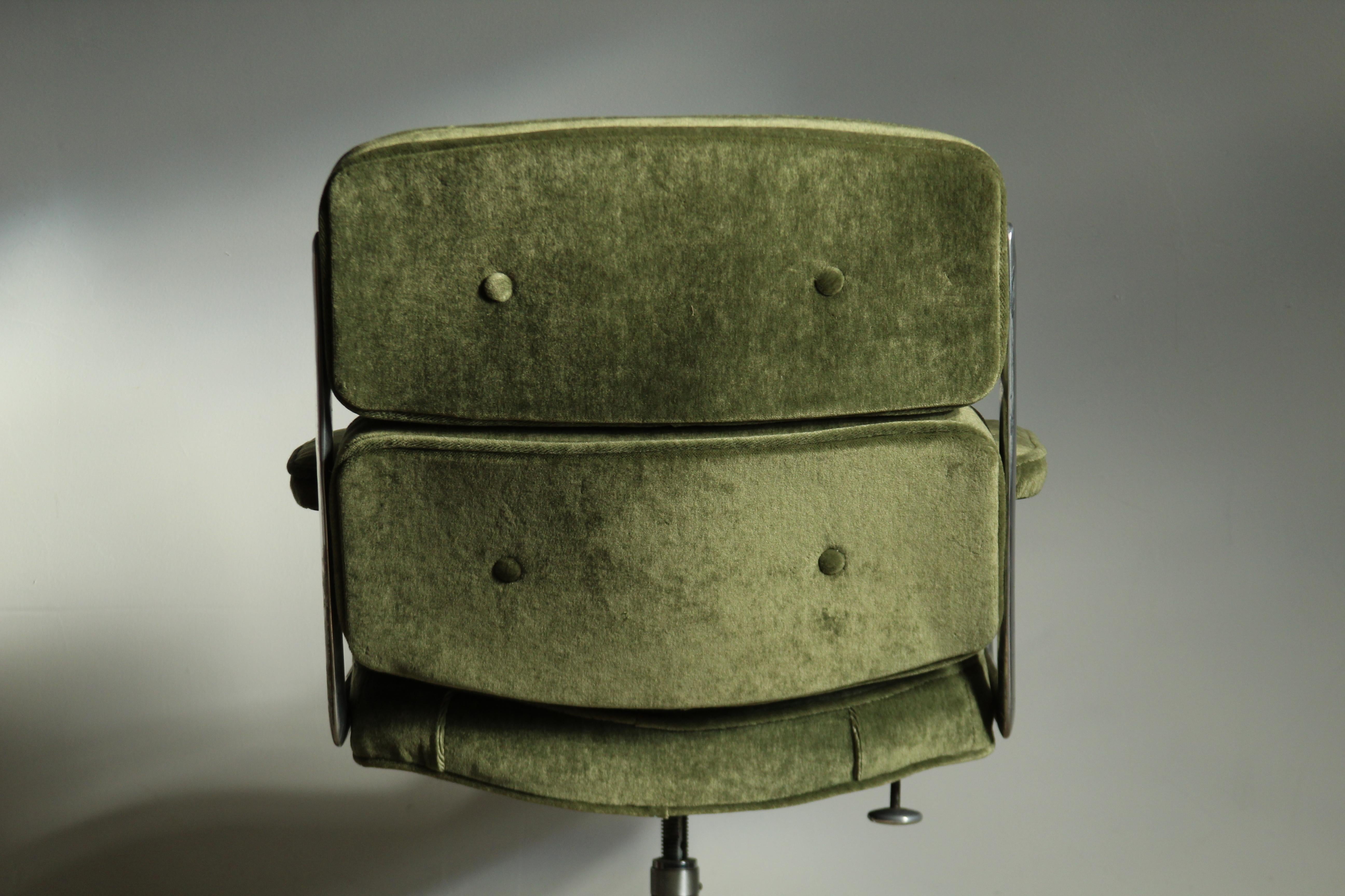 Eames Time Life Executive Chair in Green Mohair, 1970s 9