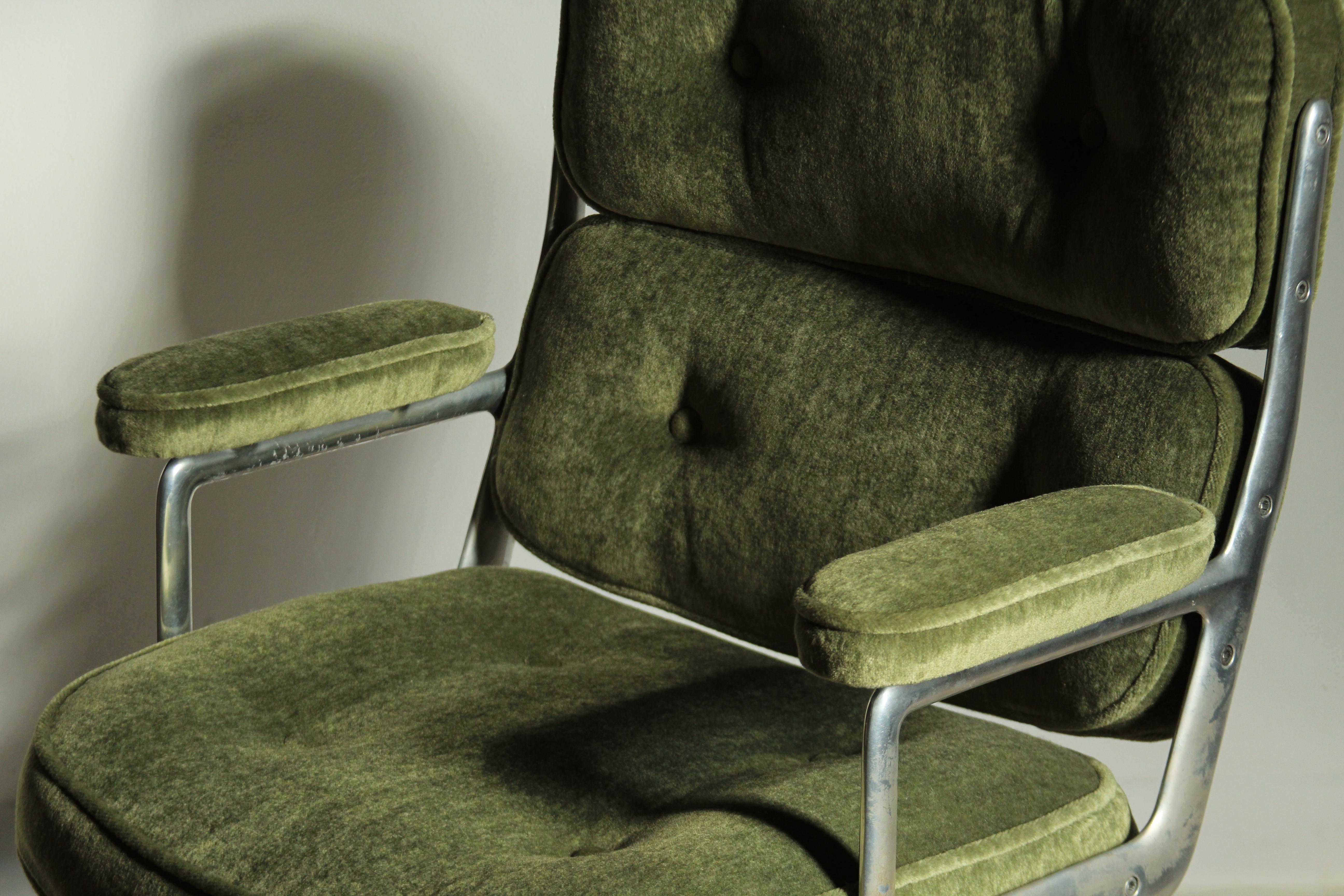 Eames Time Life Executive Chair in Green Mohair, 1970s 11