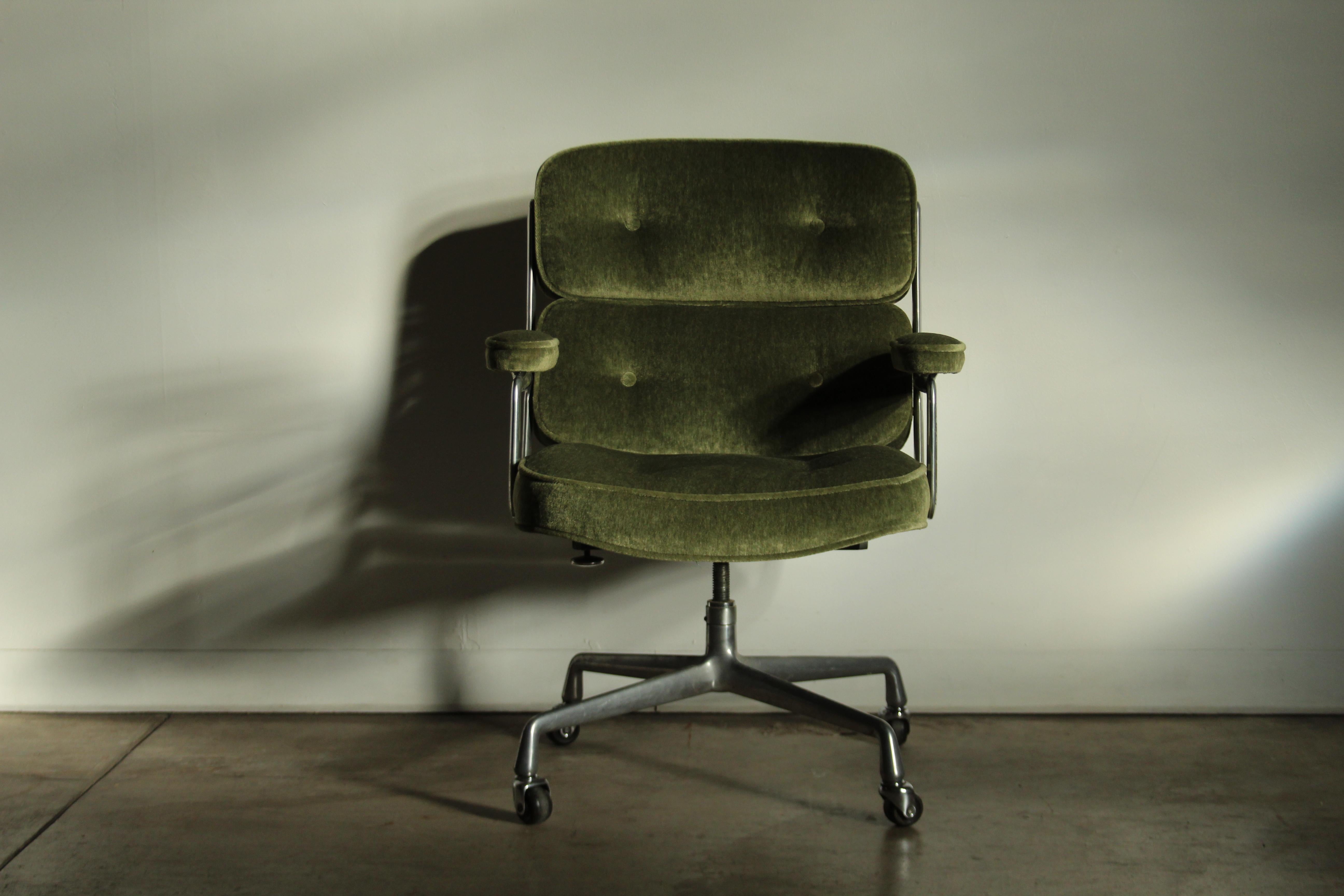 A fantastic vintage 1970s example of the Eames Time Life Executive chair, quite simply the ultimate desk chair. Supreme comfort with amazing tilt back mechanism. Built to last forever. This chair has been reupholstered in a sumptuous, leafy green
