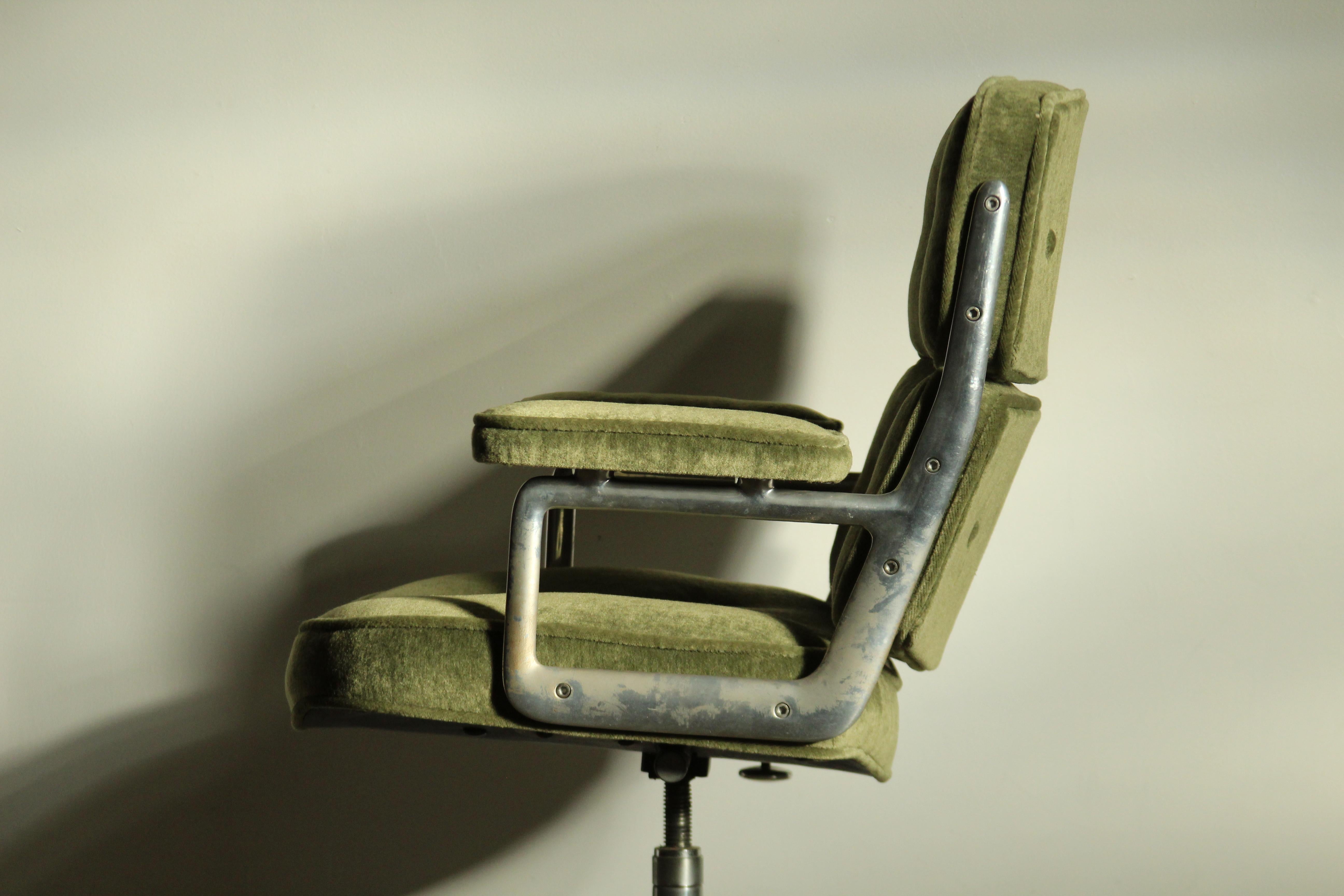 Metal Eames Time Life Executive Chair in Green Mohair, 1970s