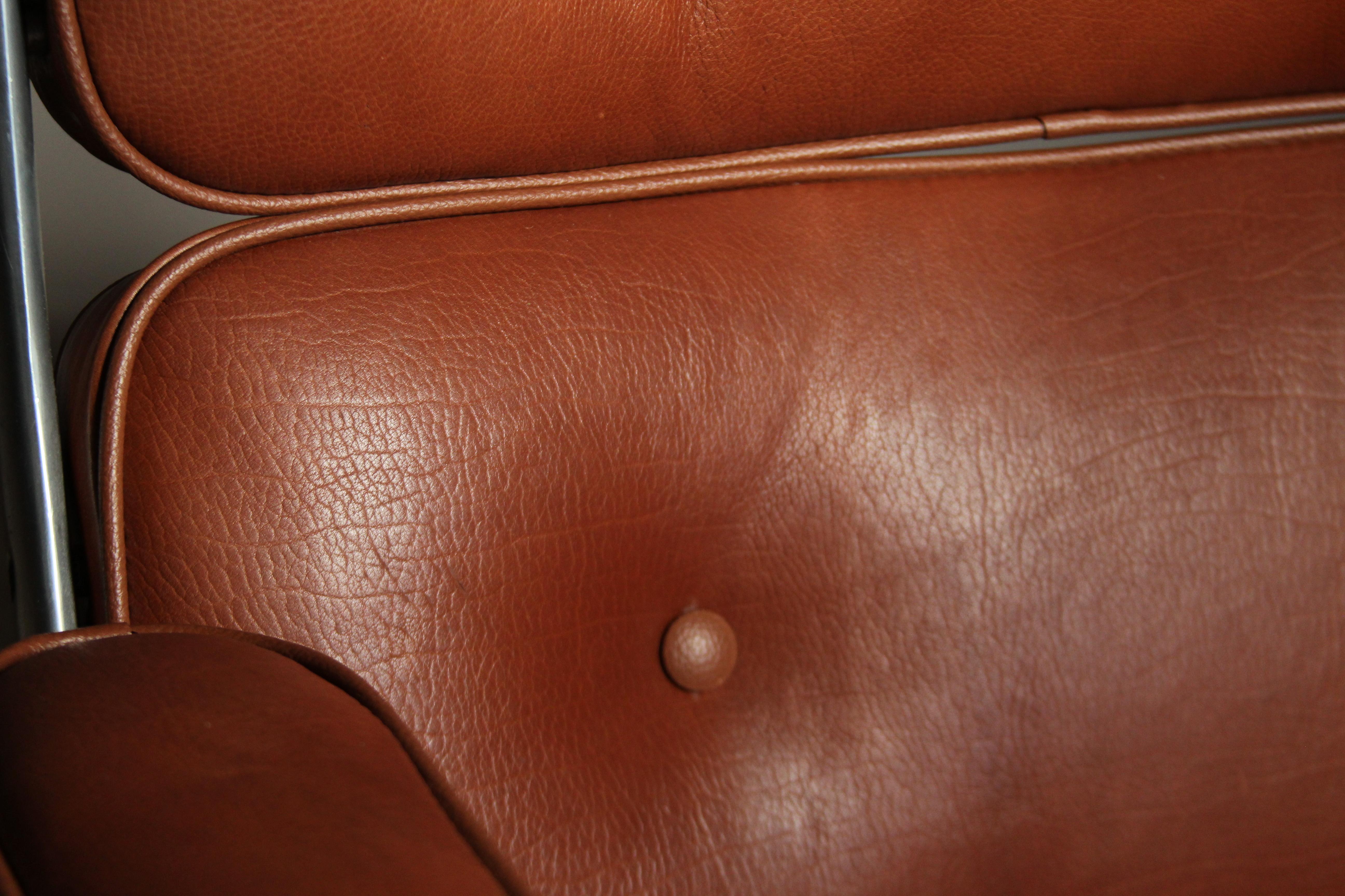 Silla ejecutiva Eames Time Life en piel de becerro Whiskey, años 70 finales del siglo XX en venta