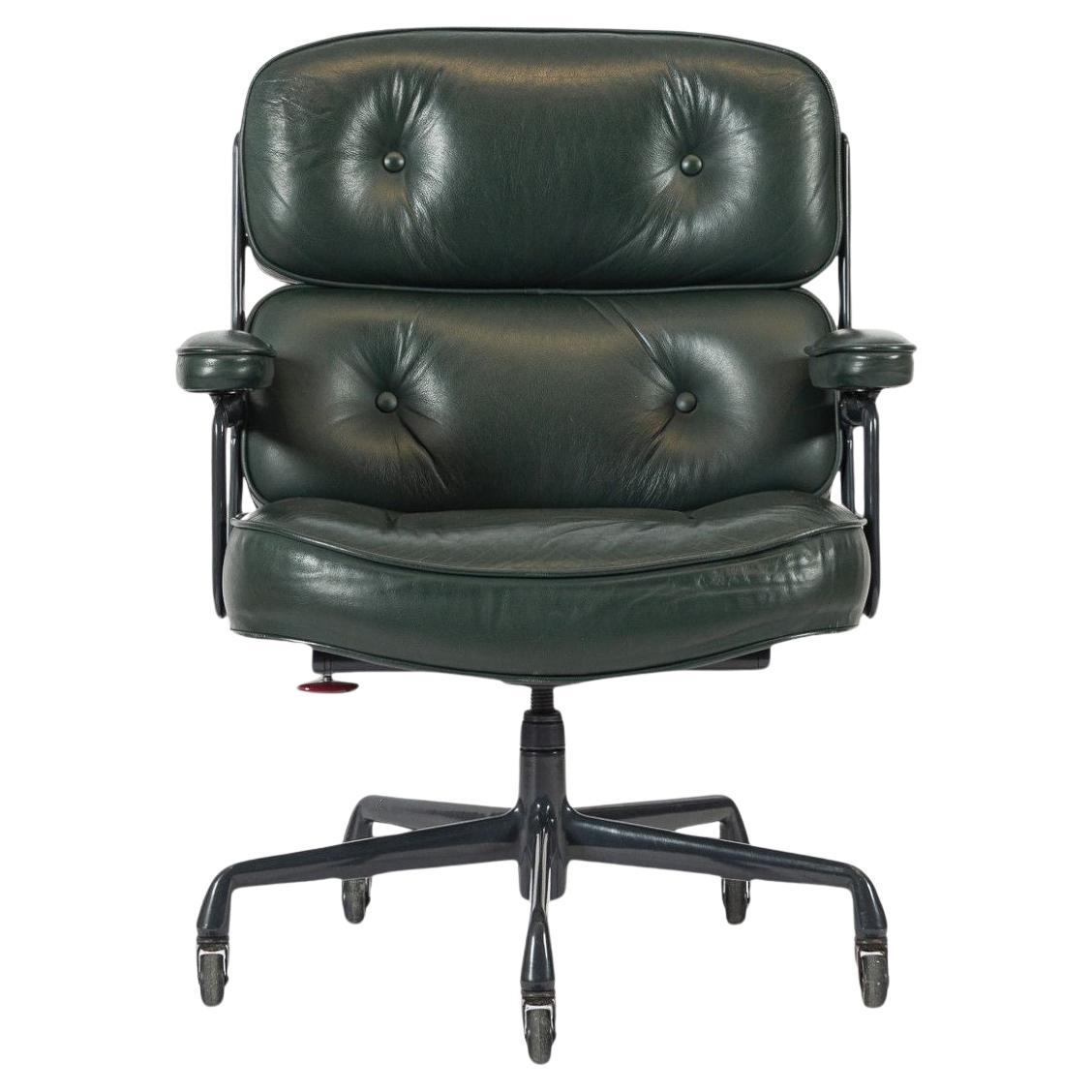Eames Time Life Lobby Chair von Charles 
Ray Eames, Grünes Leder im Angebot
