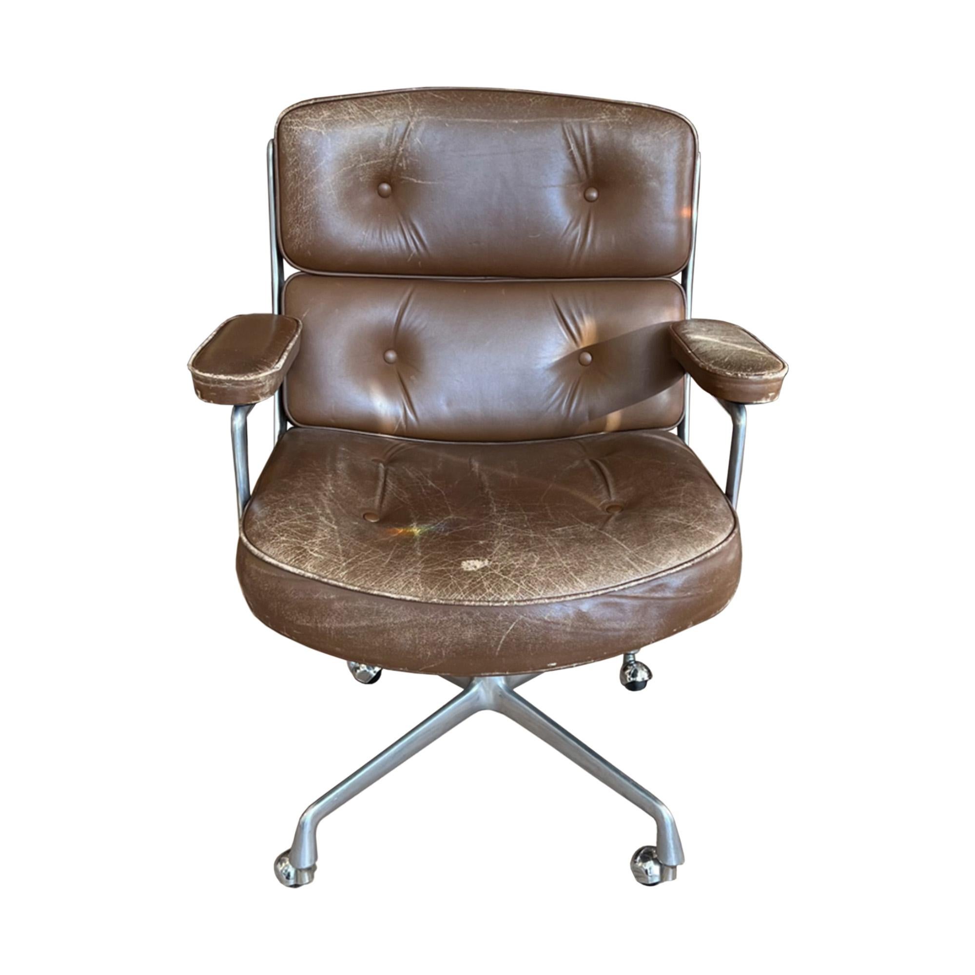 Here's a timeless classic - this Eames Time Life Lobby chair was made by Mobilier International, France in the 1960s. 

The chair sits on the original 4 castors, swivels around the full 360 degrees and the back reclines when you lean into it. 

As