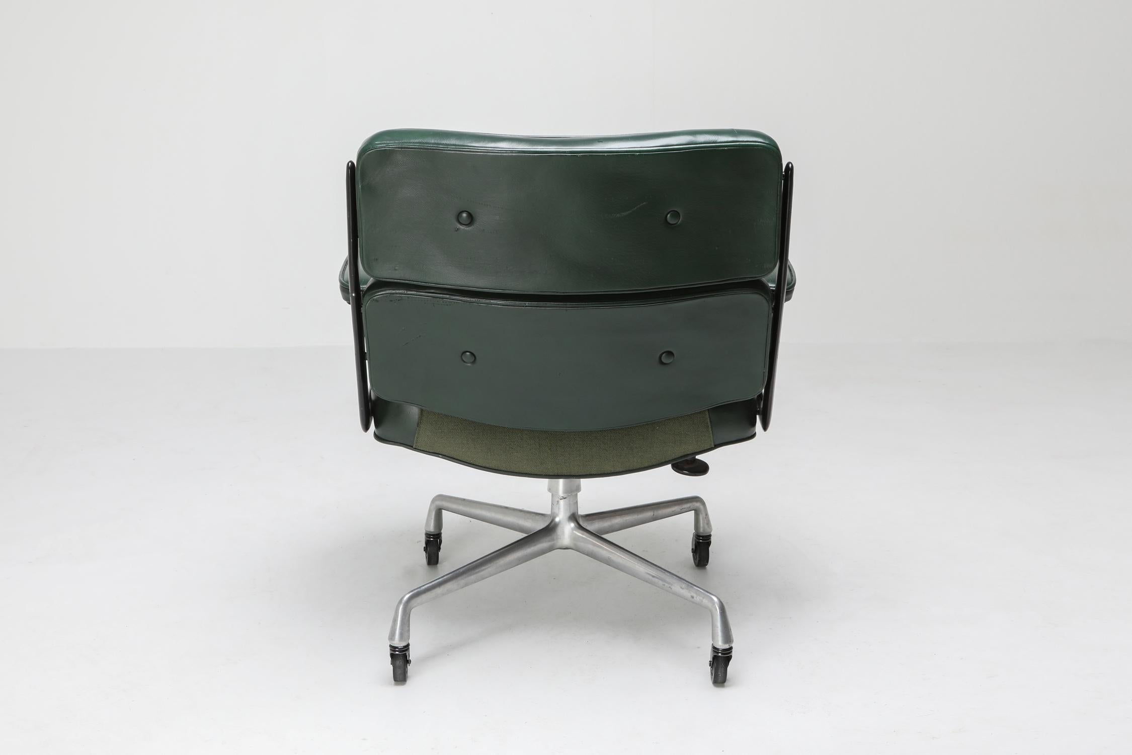 Mid-Century Modern Eames Time Life Lobby Chair EA108 in Green Leather