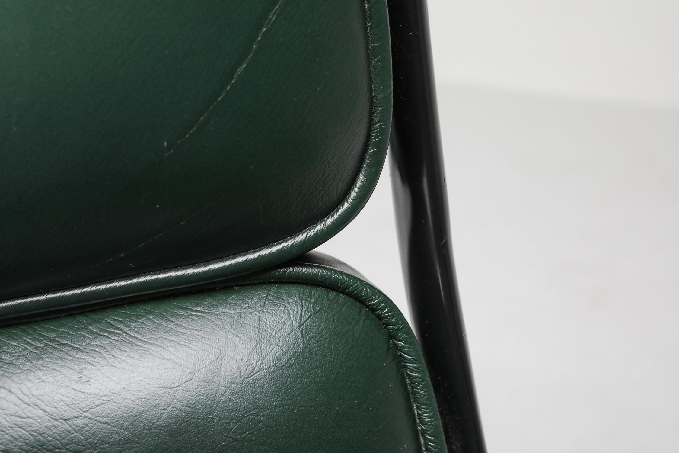 Eames Time Life Lobby Chair EA108 in Green Leather In Good Condition In Antwerp, BE