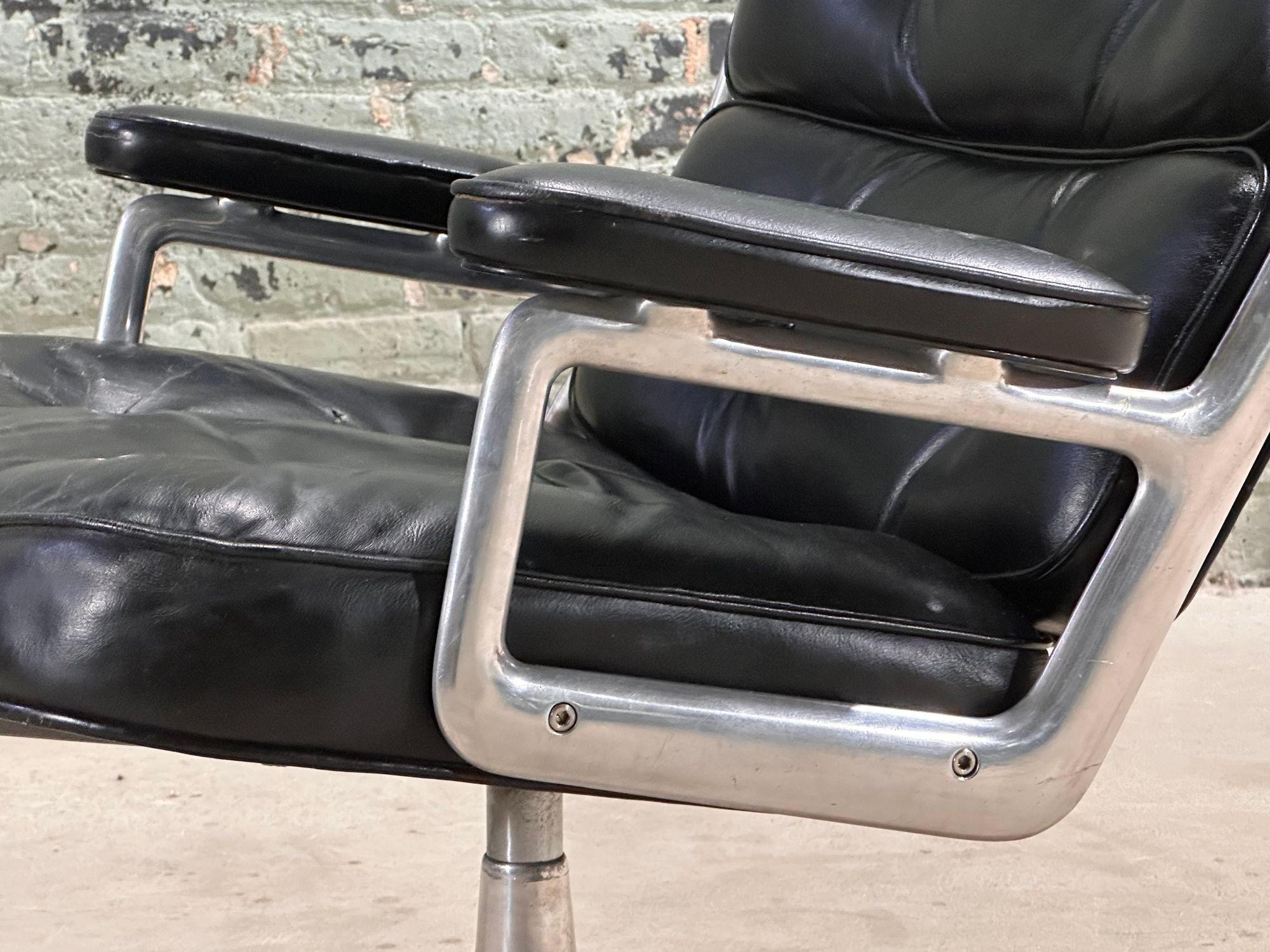 Silla Eames Time Life Lobby ES105 de Charles and Ray Eames en venta 3