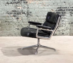Eames Time Life Lobby Chair ES105 von Charles & Ray Eames
