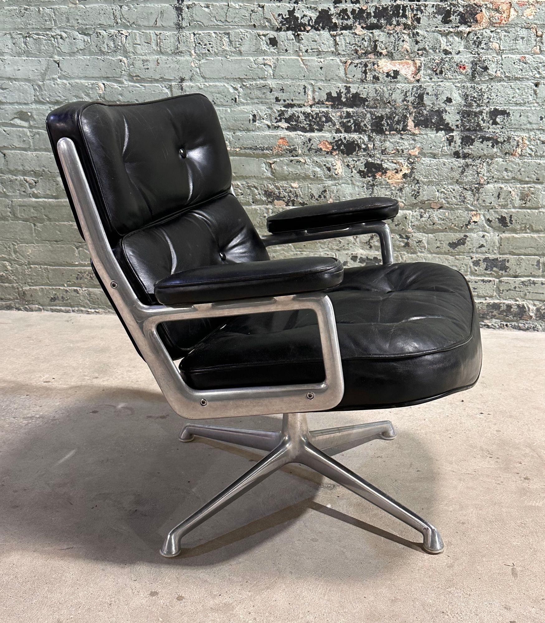 Silla Eames Time Life Lobby ES105 de Charles and Ray Eames Moderno de mediados de siglo en venta